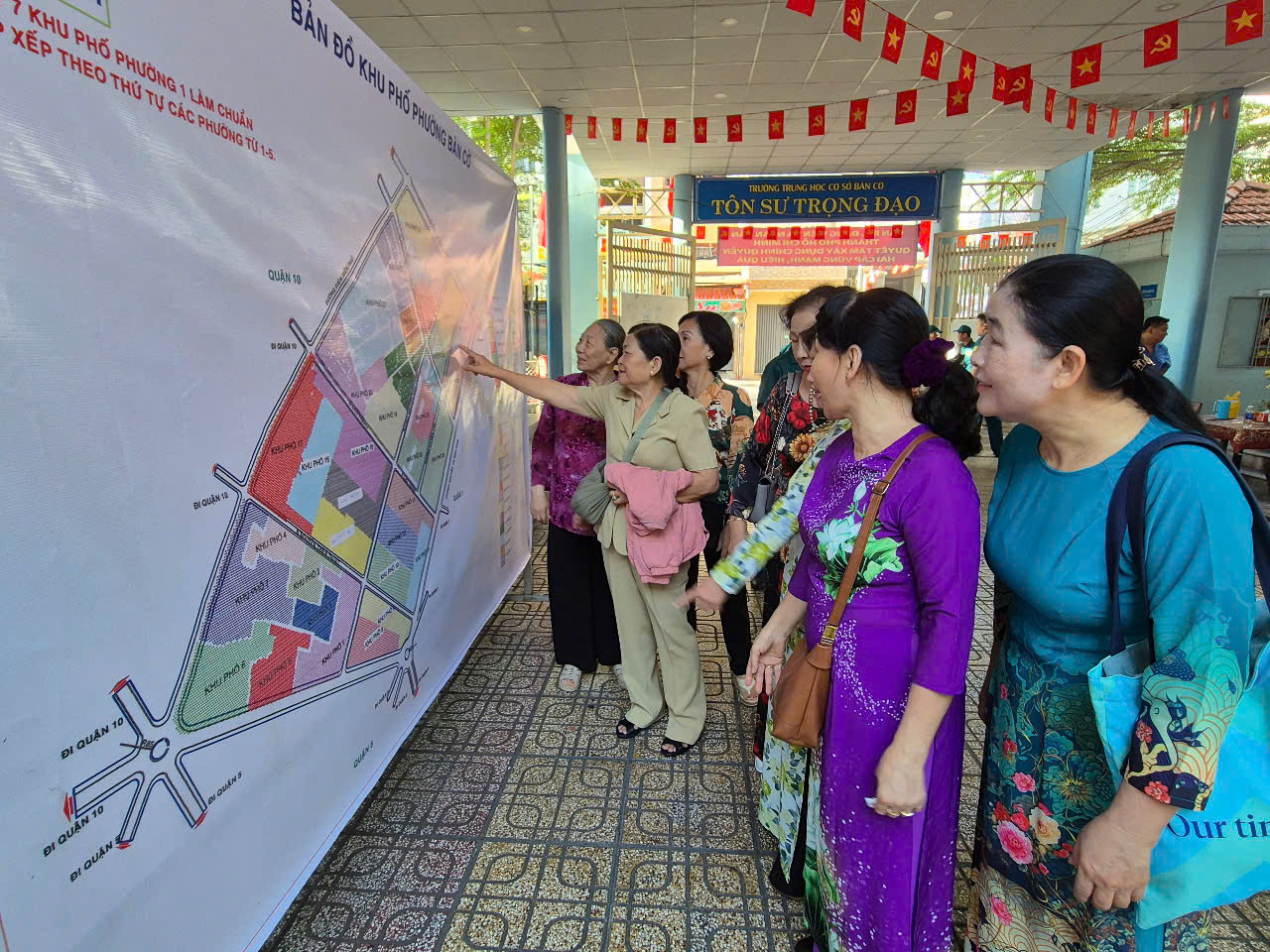 Hình ảnh ấn tượng tại nhiều phường, xã của TP HCM trước thời khắc lịch sử- Ảnh 10.
