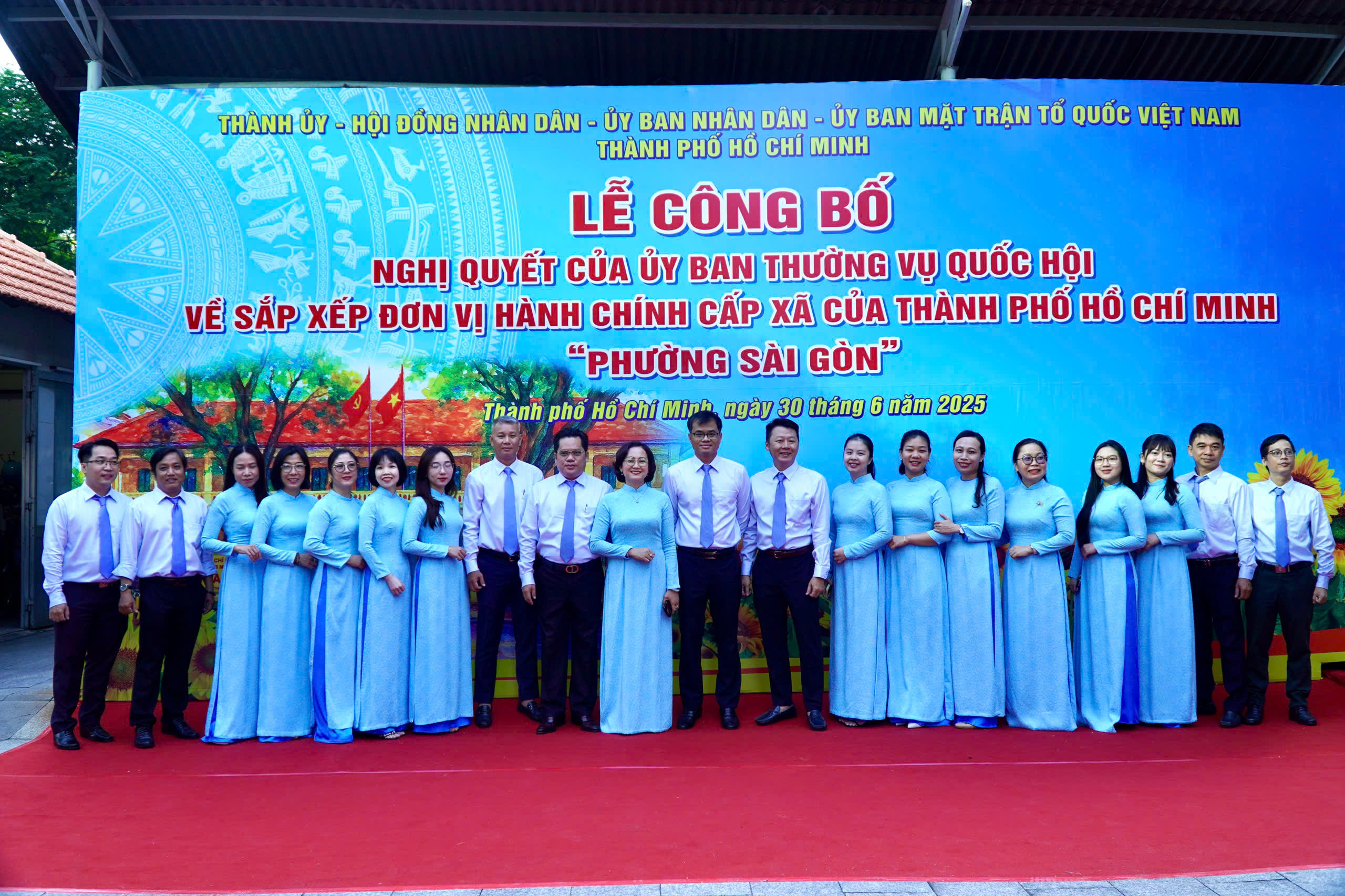Hình ảnh ấn tượng tại nhiều phường, xã của TP HCM trước thời khắc lịch sử- Ảnh 1.
