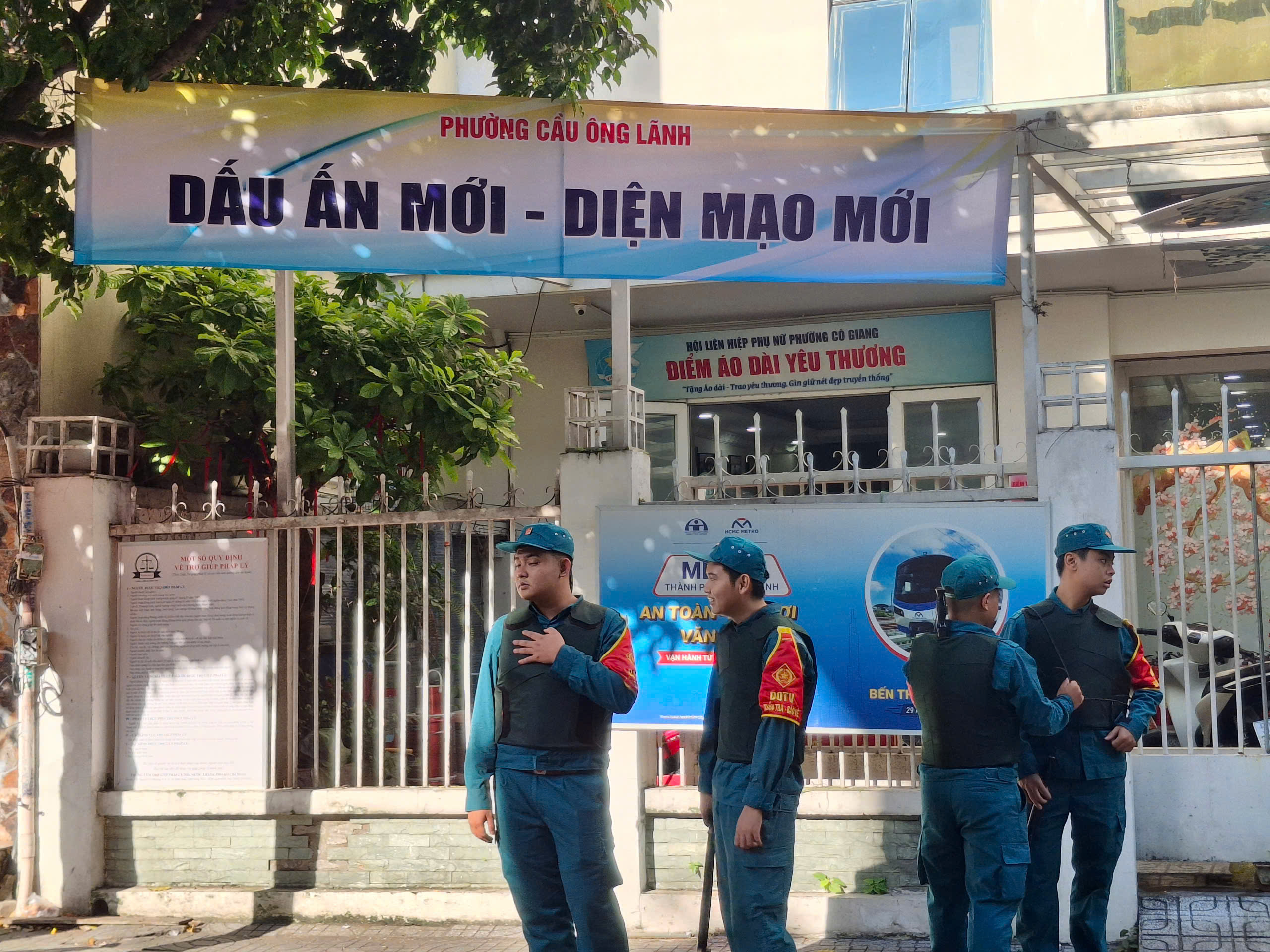 Hình ảnh ấn tượng tại nhiều phường, xã của TP HCM trước thời khắc lịch sử- Ảnh 41.