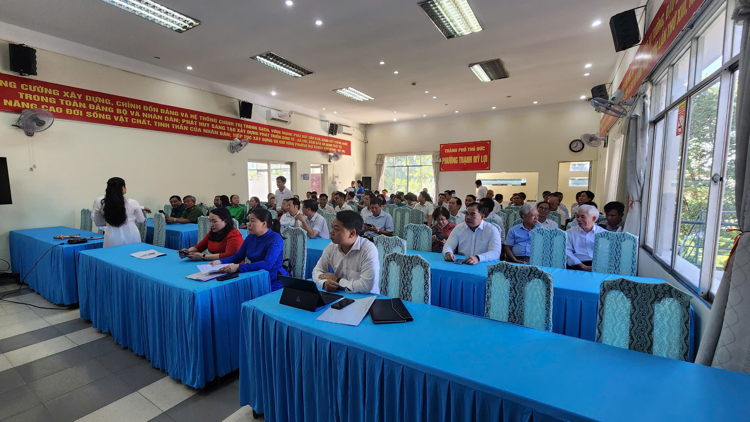 Hình ảnh ấn tượng tại nhiều phường, xã của TP HCM trước thời khắc lịch sử- Ảnh 35.