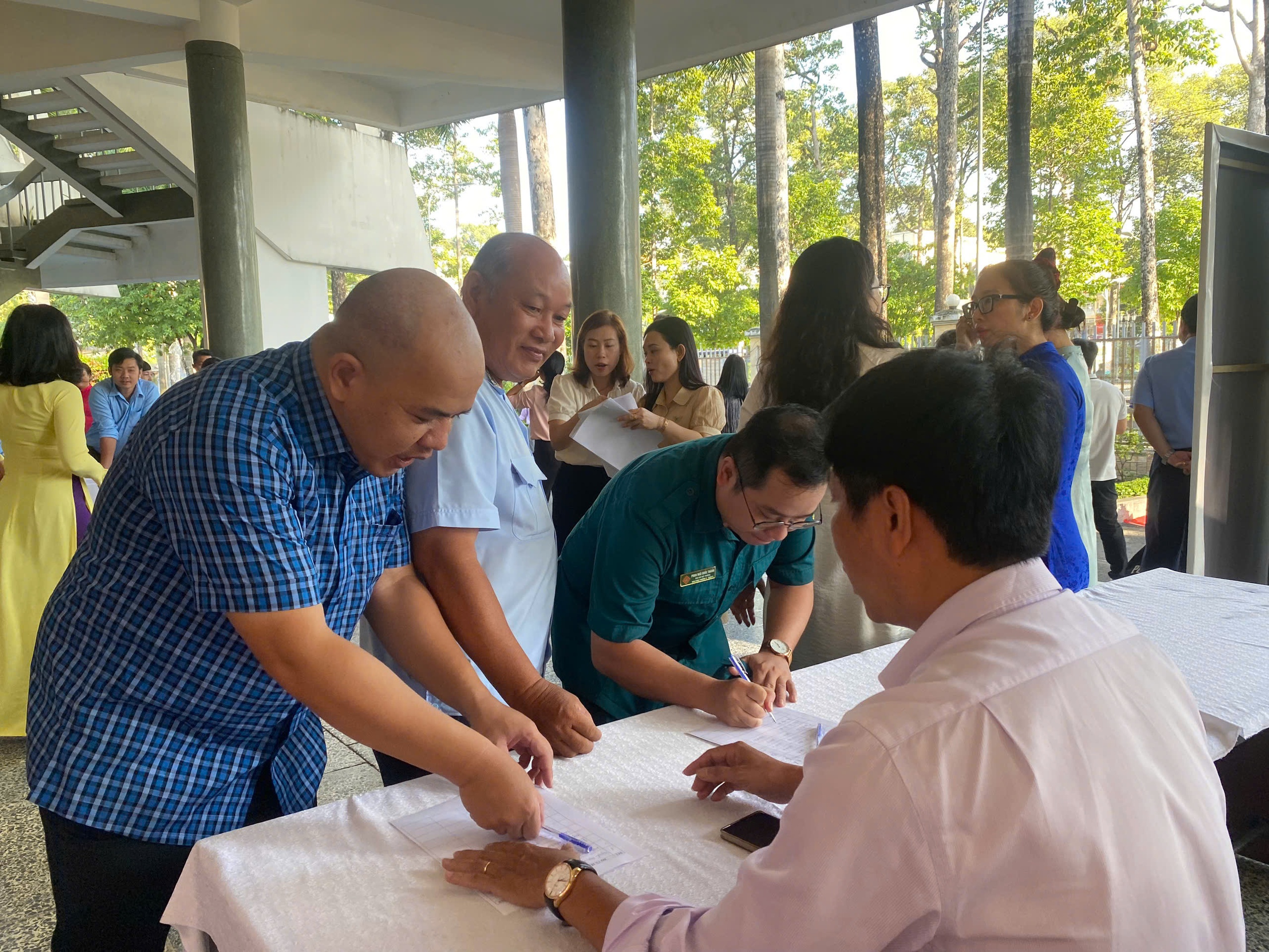 Hình ảnh ấn tượng tại nhiều phường, xã của TP HCM trước thời khắc lịch sử- Ảnh 7.