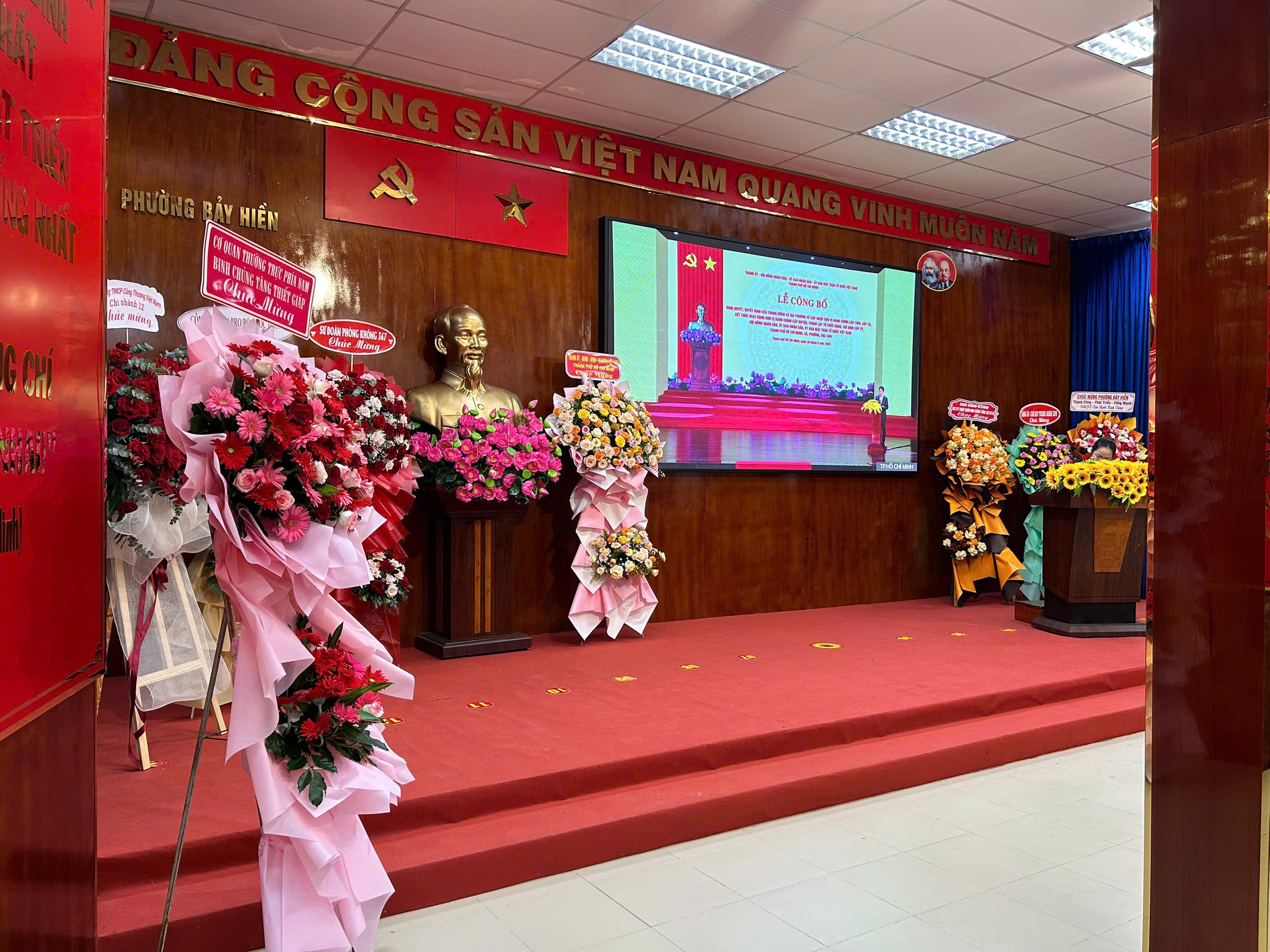 Hình ảnh ấn tượng tại nhiều phường, xã của TP HCM trước thời khắc lịch sử- Ảnh 6.