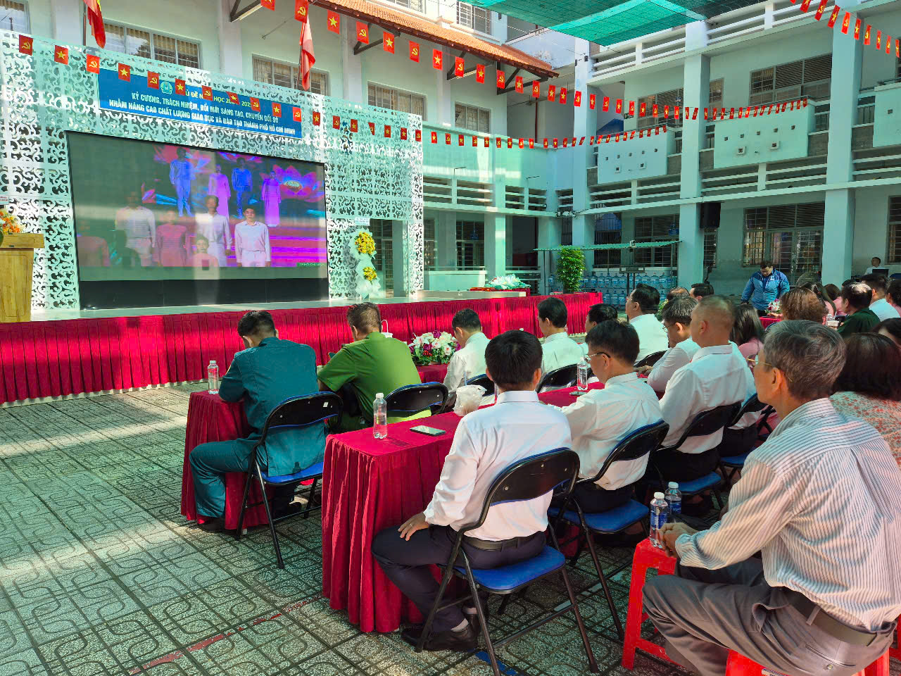 Hình ảnh ấn tượng tại nhiều phường, xã của TP HCM trước thời khắc lịch sử- Ảnh 19.
