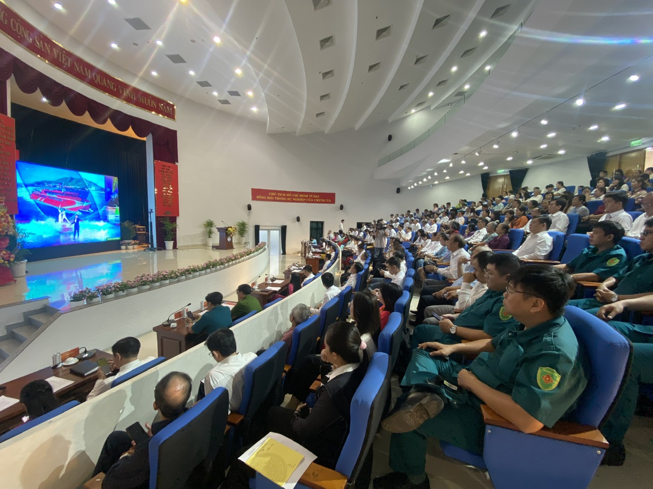 Hình ảnh ấn tượng tại nhiều phường, xã của TP HCM trước thời khắc lịch sử- Ảnh 34.