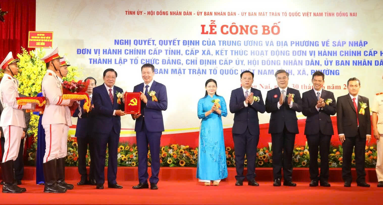 Ông Vũ Hồng Văn giữ chức Bí thư Tỉnh ủy Đồng Nai mới- Ảnh 2.