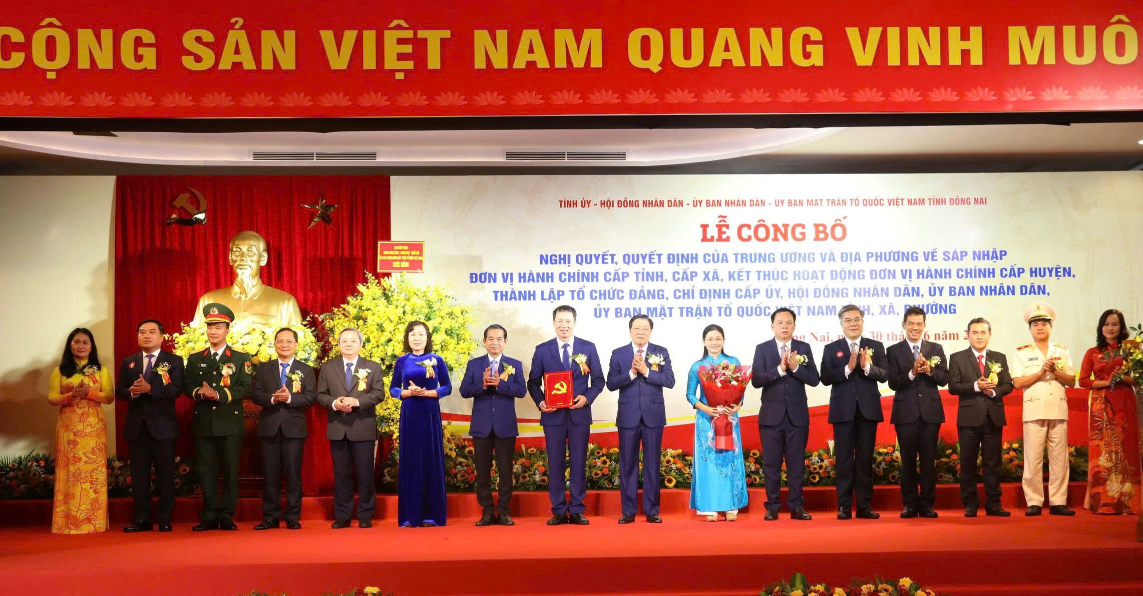 Ông Vũ Hồng Văn giữ chức Bí thư Tỉnh ủy Đồng Nai mới- Ảnh 1.
