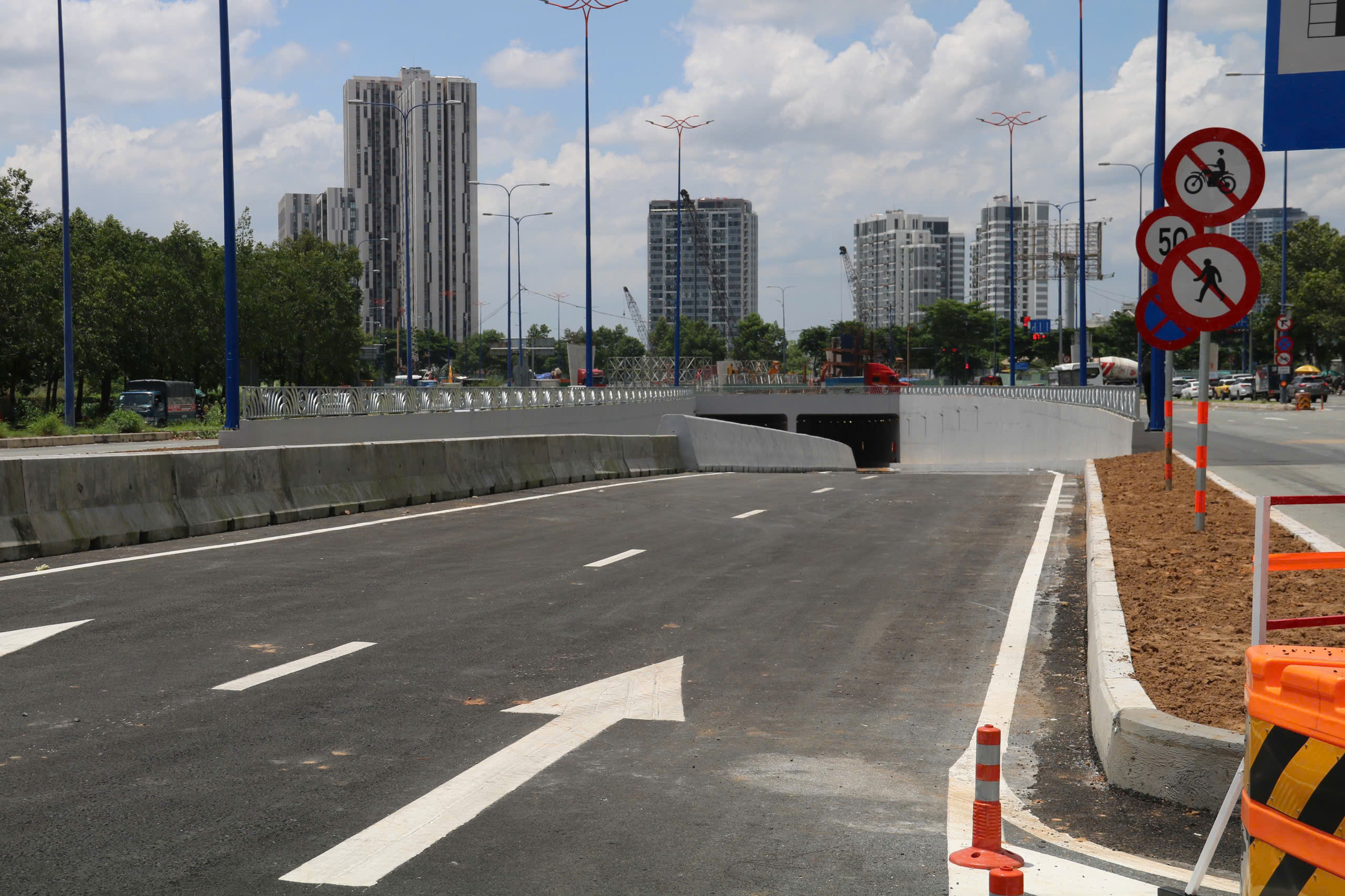 Hầm chui An Phú thông xe, tài xế lần đầu bỡ ngỡ - Ảnh 3.