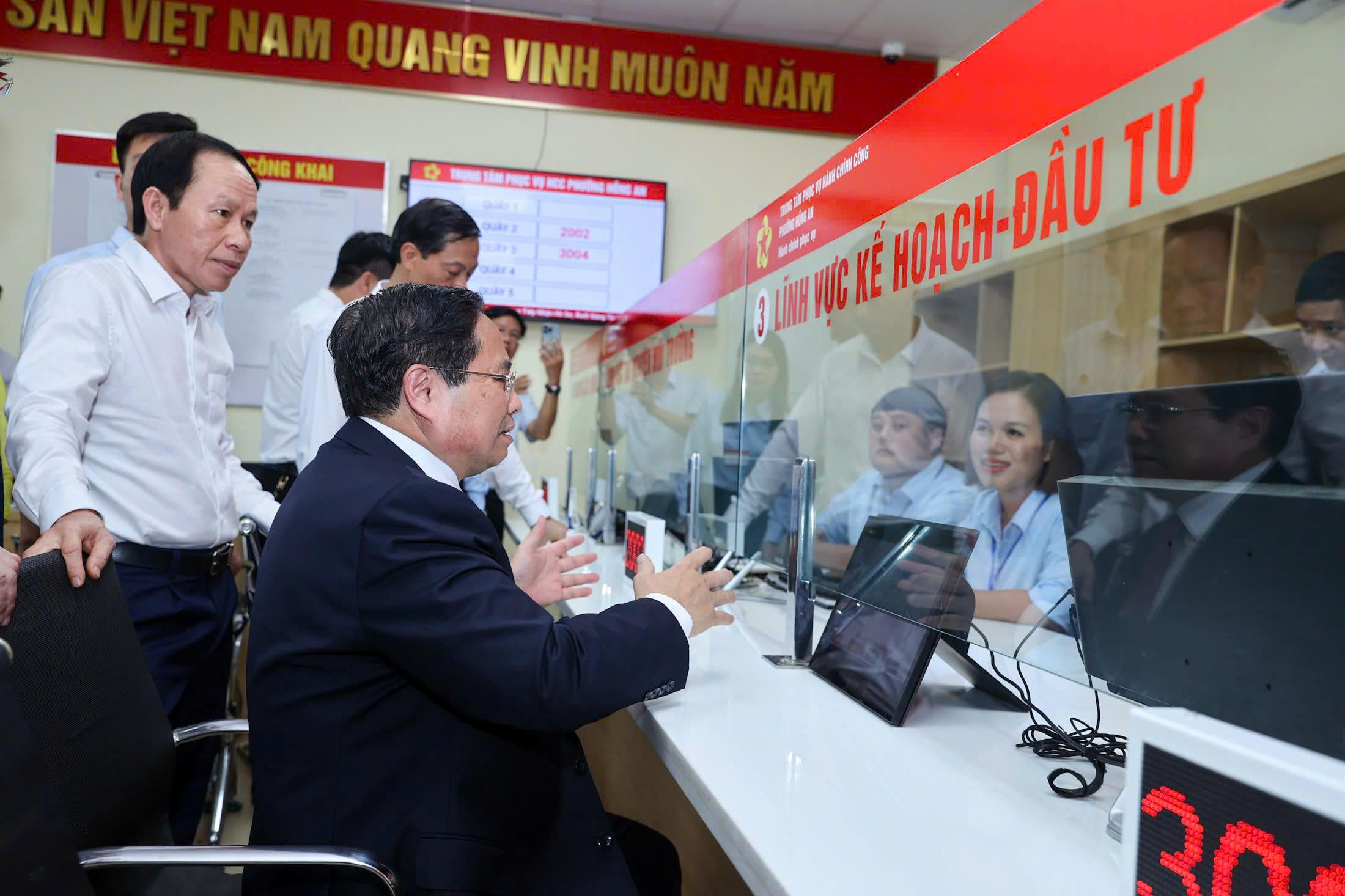 Thủ tướng Phạm Minh Chính: Không để người dân sợ hay ngại khi đến cơ quan công quyền- Ảnh 2.