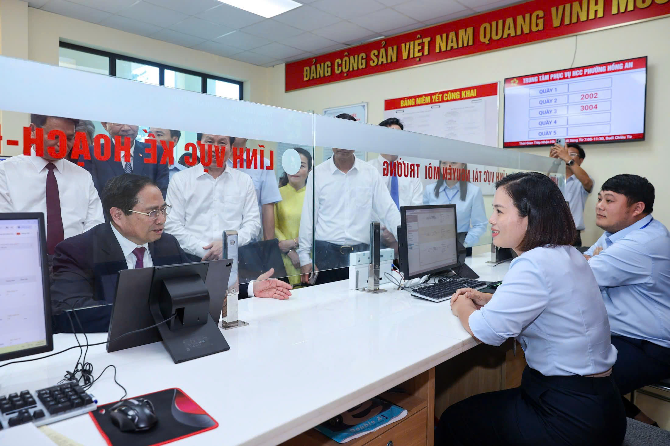 Thủ tướng Phạm Minh Chính: Không để người dân sợ hay ngại khi đến cơ quan công quyền- Ảnh 3.