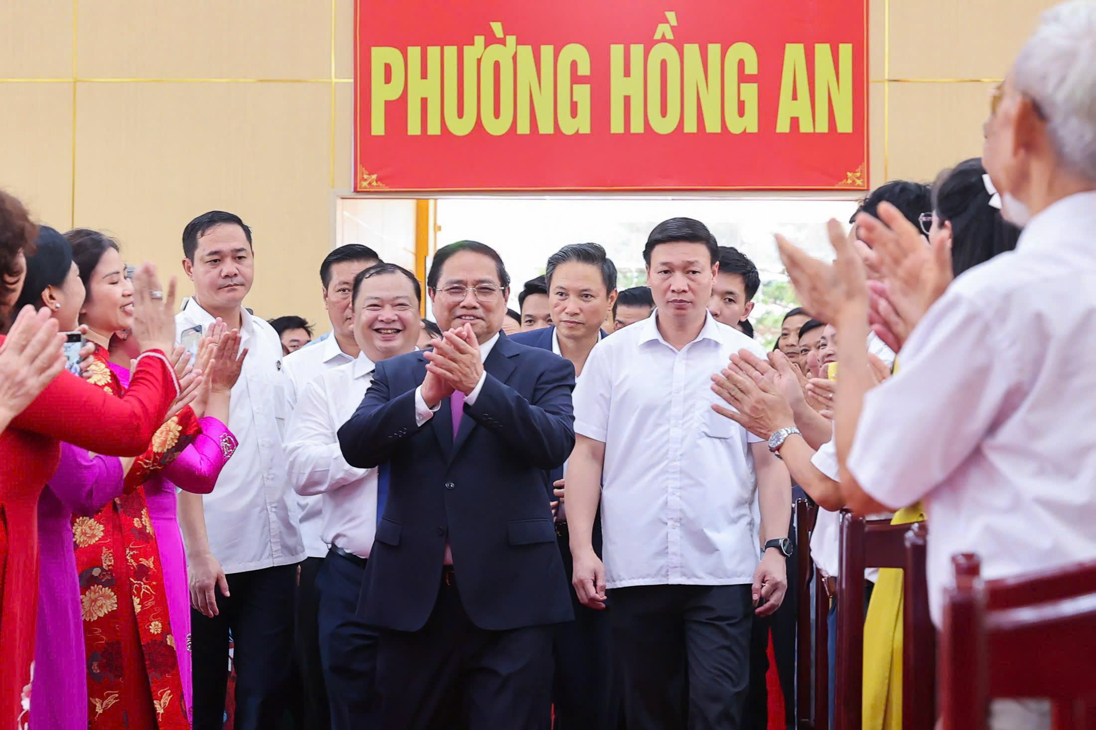 Thủ tướng Phạm Minh Chính: Không để người dân sợ hay ngại khi đến cơ quan công quyền- Ảnh 1.