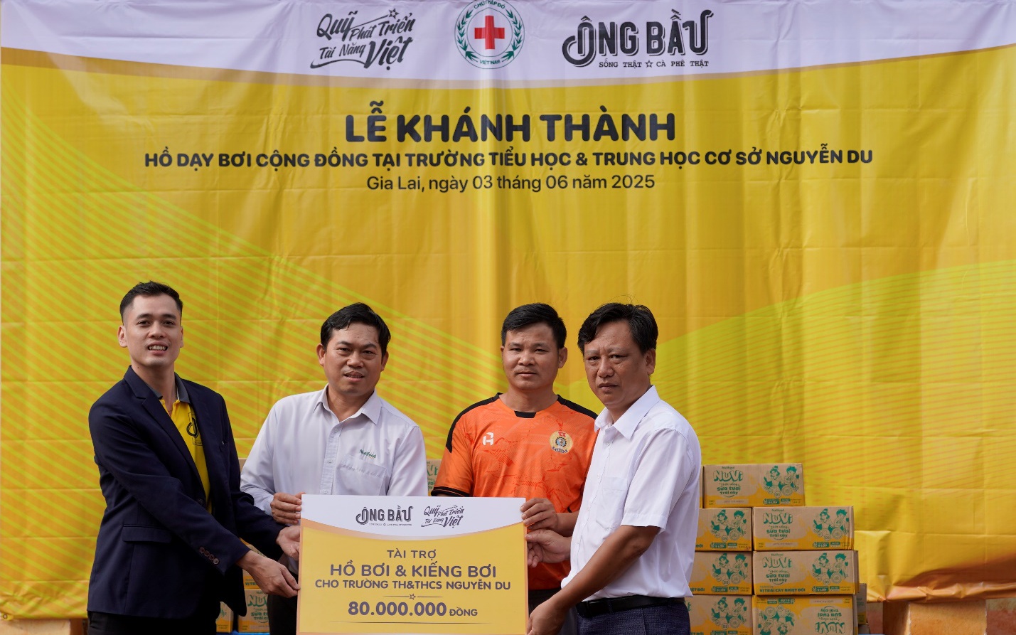 Quỹ Phát triển Tài năng Việt trao tặng hồ dạy bơi miễn phí cộng đồng tại Gia Lai