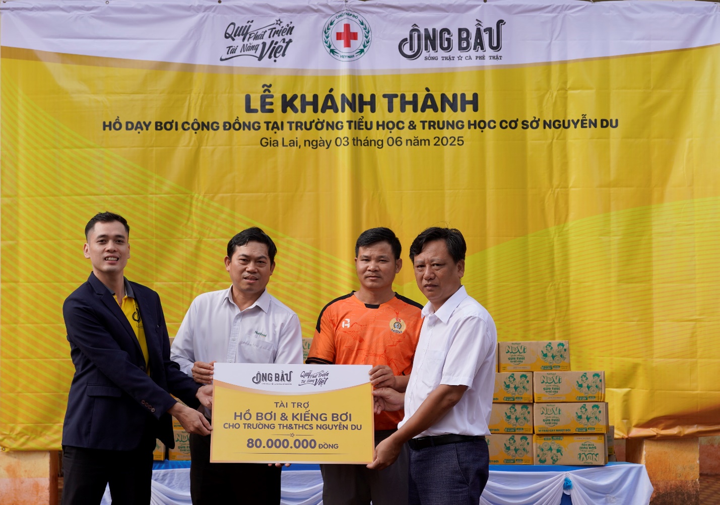 Quỹ Phát triển Tài năng Việt trao tặng hồ dạy bơi miễn phí cộng đồng tại Gia Lai- Ảnh 1.