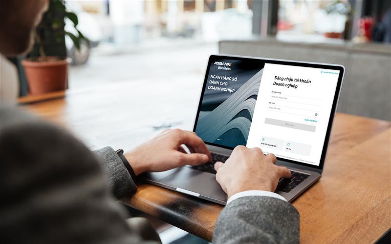 ABBANK khuyến khích doanh nghiệp vừa và nhỏ giao dịch số với loạt ưu đãi chưa từng có