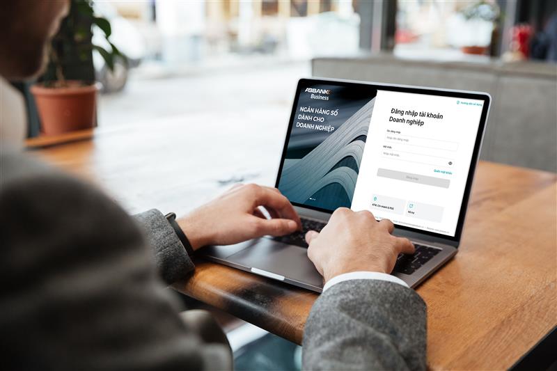 ABBANK khuyến kh&iacute;ch doanh nghiệp vừa v&agrave; nhỏ giao dịch số với loạt ưu đ&atilde;i chưa từng c&oacute;- Ảnh 1.