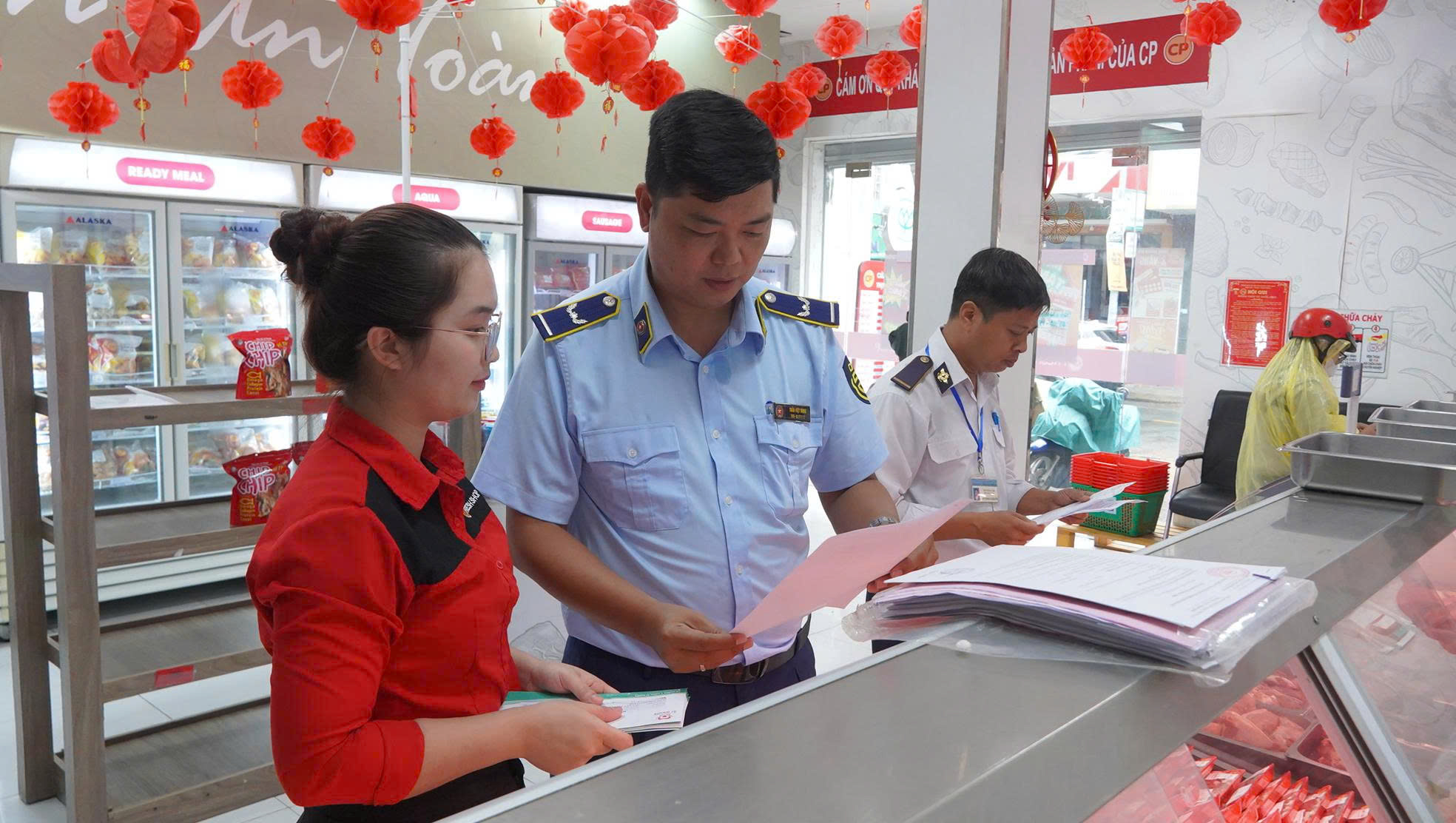 Người &ldquo;tố&rdquo; cửa h&agrave;ng của C.P. Việt Nam: &ldquo;T&ocirc;i kh&ocirc;ng hơn thua, chỉ muốn bảo vệ cộng đồng&rdquo; - Ảnh 3.