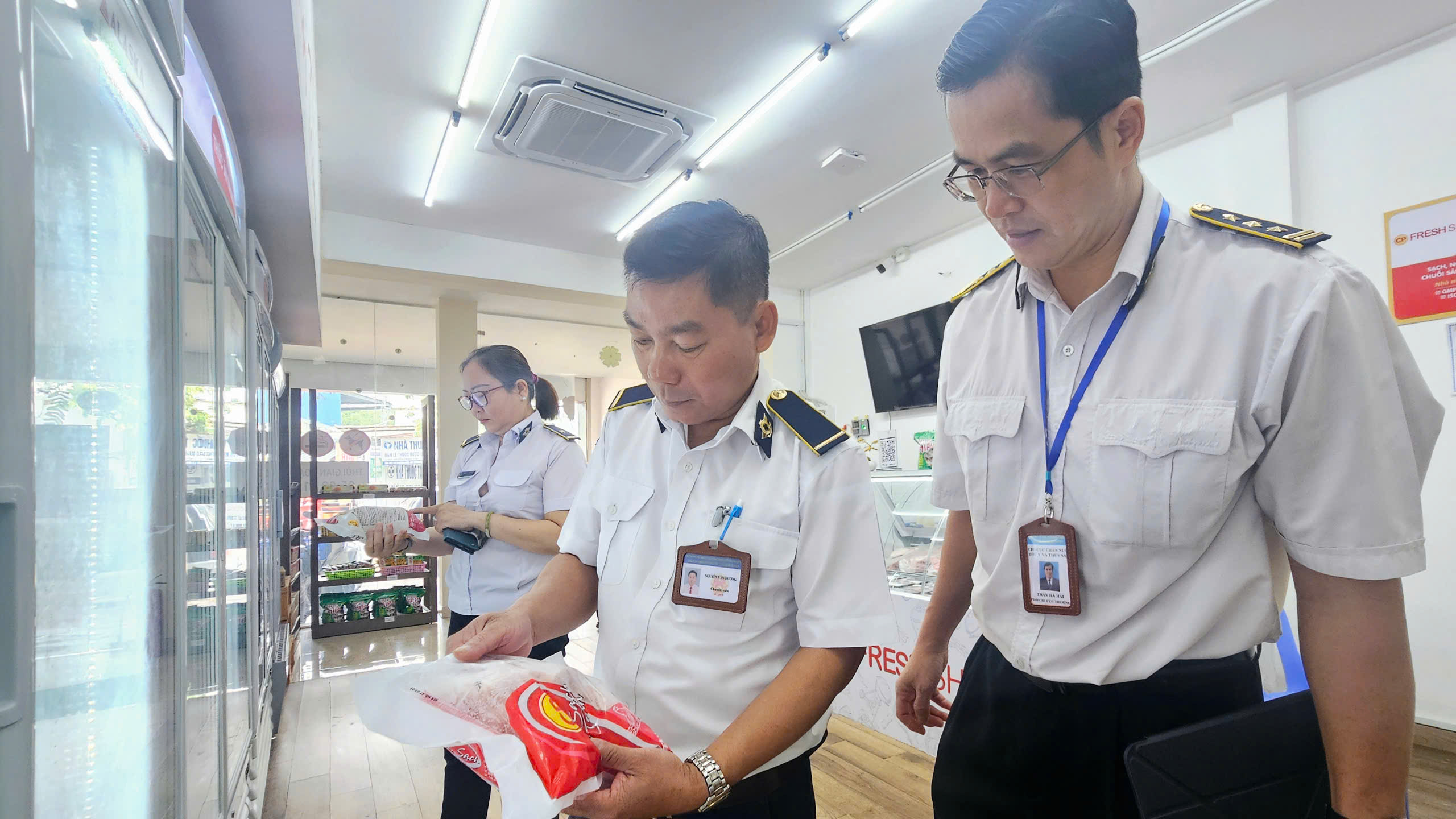 B&igrave;nh Dương tiến h&agrave;nh kiểm tra c&aacute;c cửa h&agrave;ng của C&ocirc;ng ty C.P. Việt Nam - Ảnh 5.