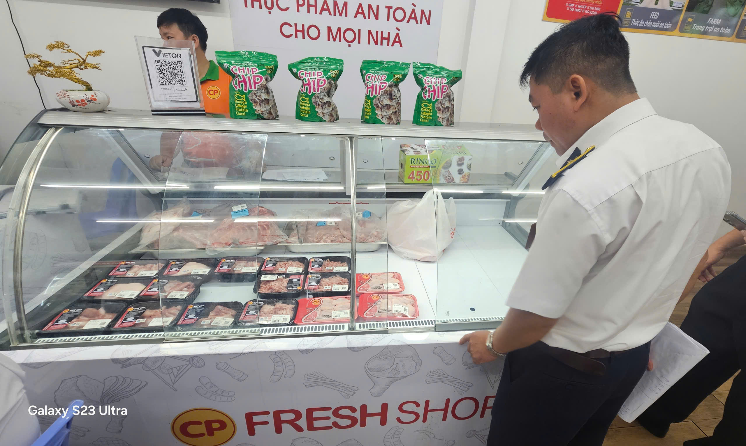 B&igrave;nh Dương tiến h&agrave;nh kiểm tra c&aacute;c cửa h&agrave;ng của C&ocirc;ng ty C.P. Việt Nam - Ảnh 6.
