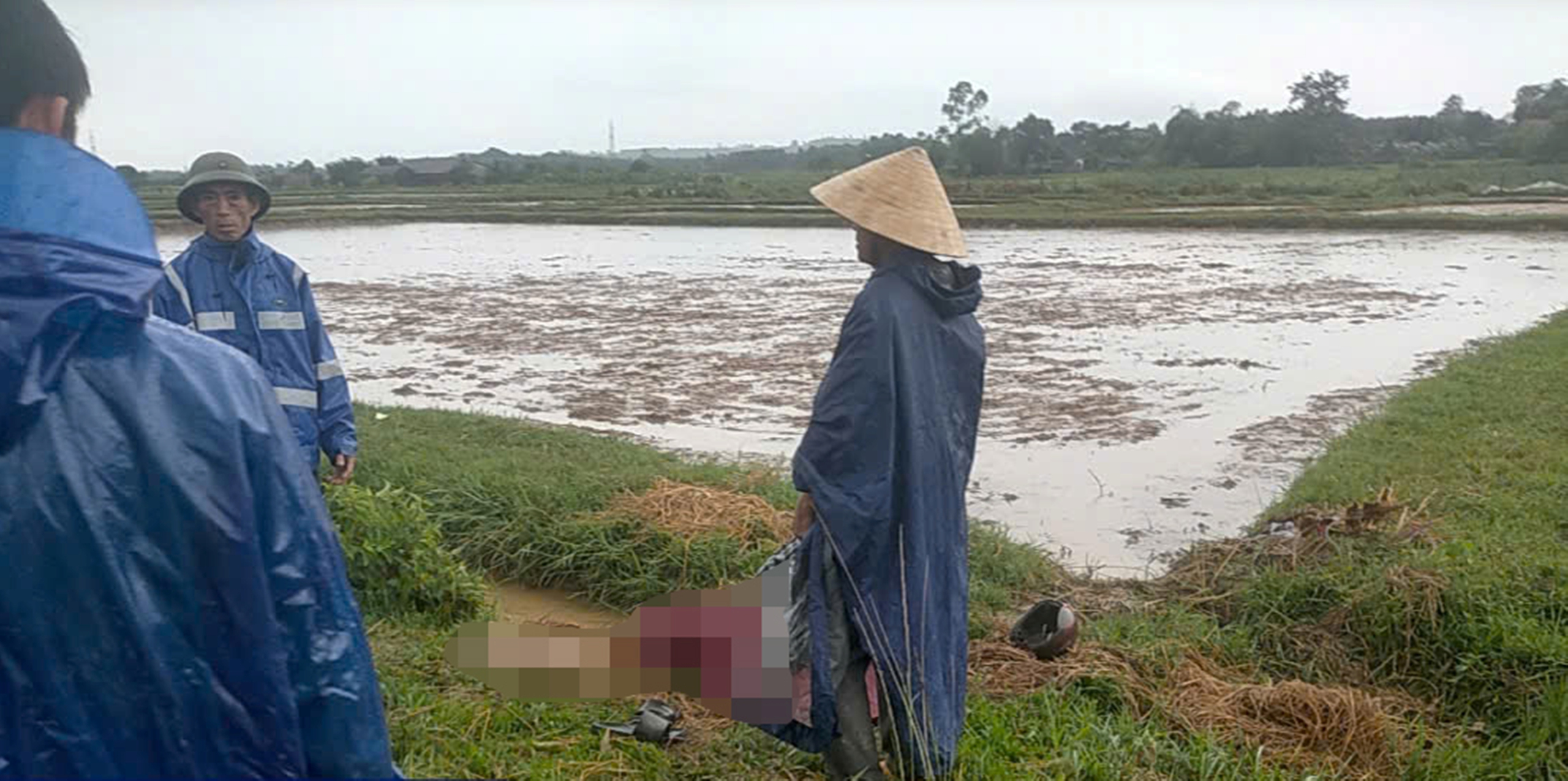 Hà Tĩnh: Thêm một người bị sét đánh tử vong khi đang đi làm ngoài đồng - Ảnh 1.