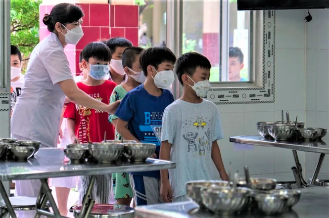 H&agrave; Nội chi hơn 3.000 tỉ đồng hỗ trợ bữa trưa cho 768.000 học sinh tiểu học- Ảnh 1.