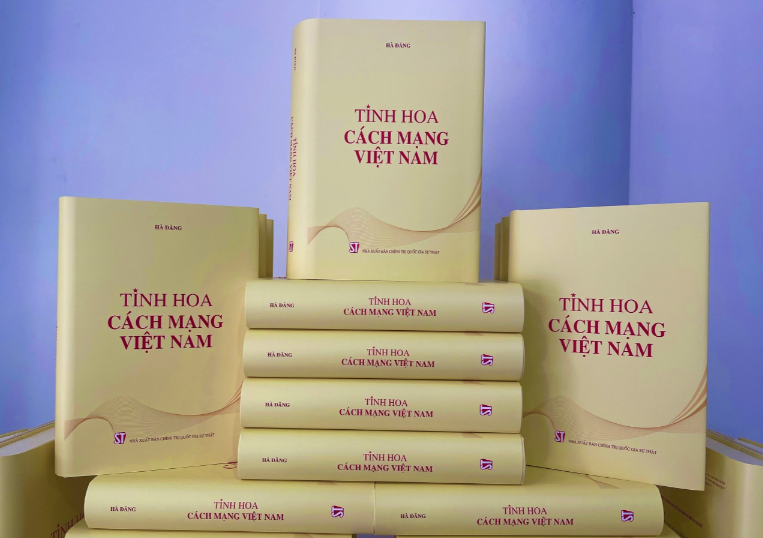  Ra mắt s&aacute;ch "Tinh hoa c&aacute;ch mạng Việt Nam" của nh&agrave; b&aacute;o l&atilde;o th&agrave;nh H&agrave; Đăng - Ảnh 4.