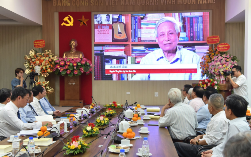 Nhà báo KIM TOÀN: Ngòi bút thép giữa lằn ranh sinh tử - Ảnh 3.