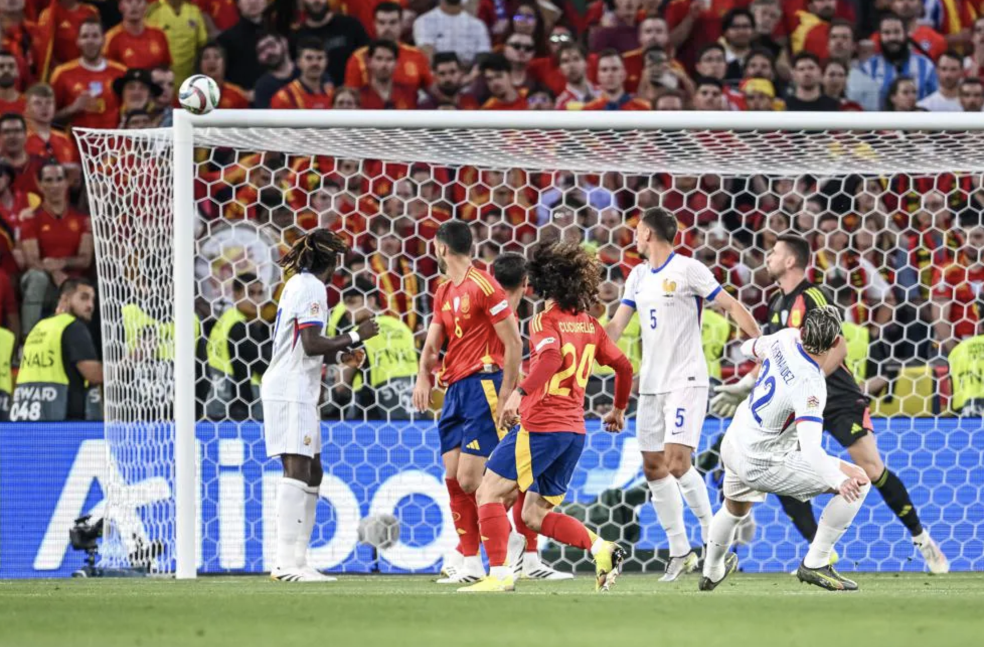 Yamal tỏa sáng trong "đại tiệc" 9 bàn, Tây Ban Nha thắng Pháp bán kết Nations League- Ảnh 2.