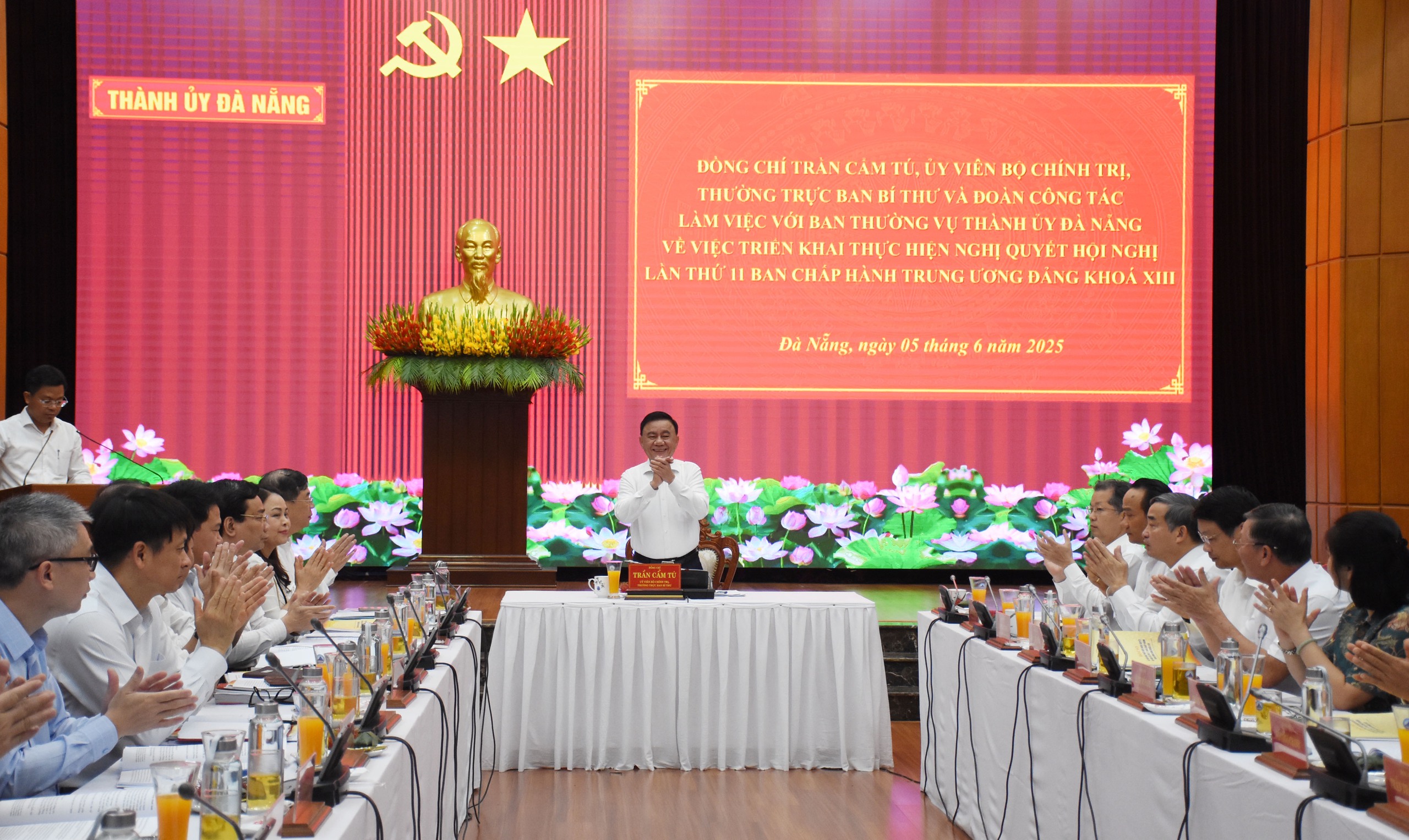 Thường trực Ban Bí thư Trần Cẩm Tú làm việc với Đà Nẵng về công tác nhân sự sau sáp nhập - Ảnh 1.