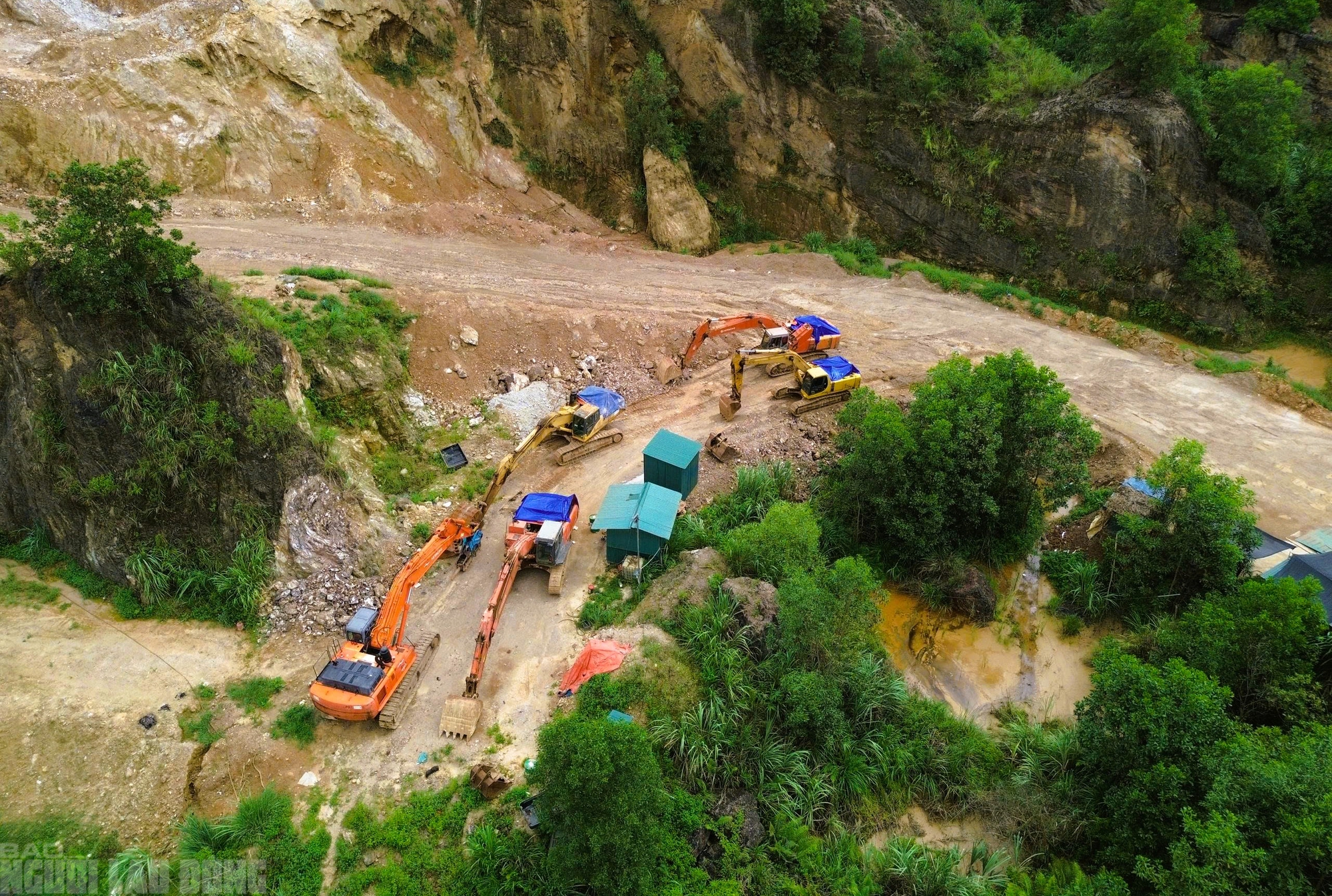 Hiện trạng mỏ đất nơi Tuấn thần "đèn" và đồng phạm khai thác vượt phép đặc biệt lớn thế nào?- Ảnh 10.
