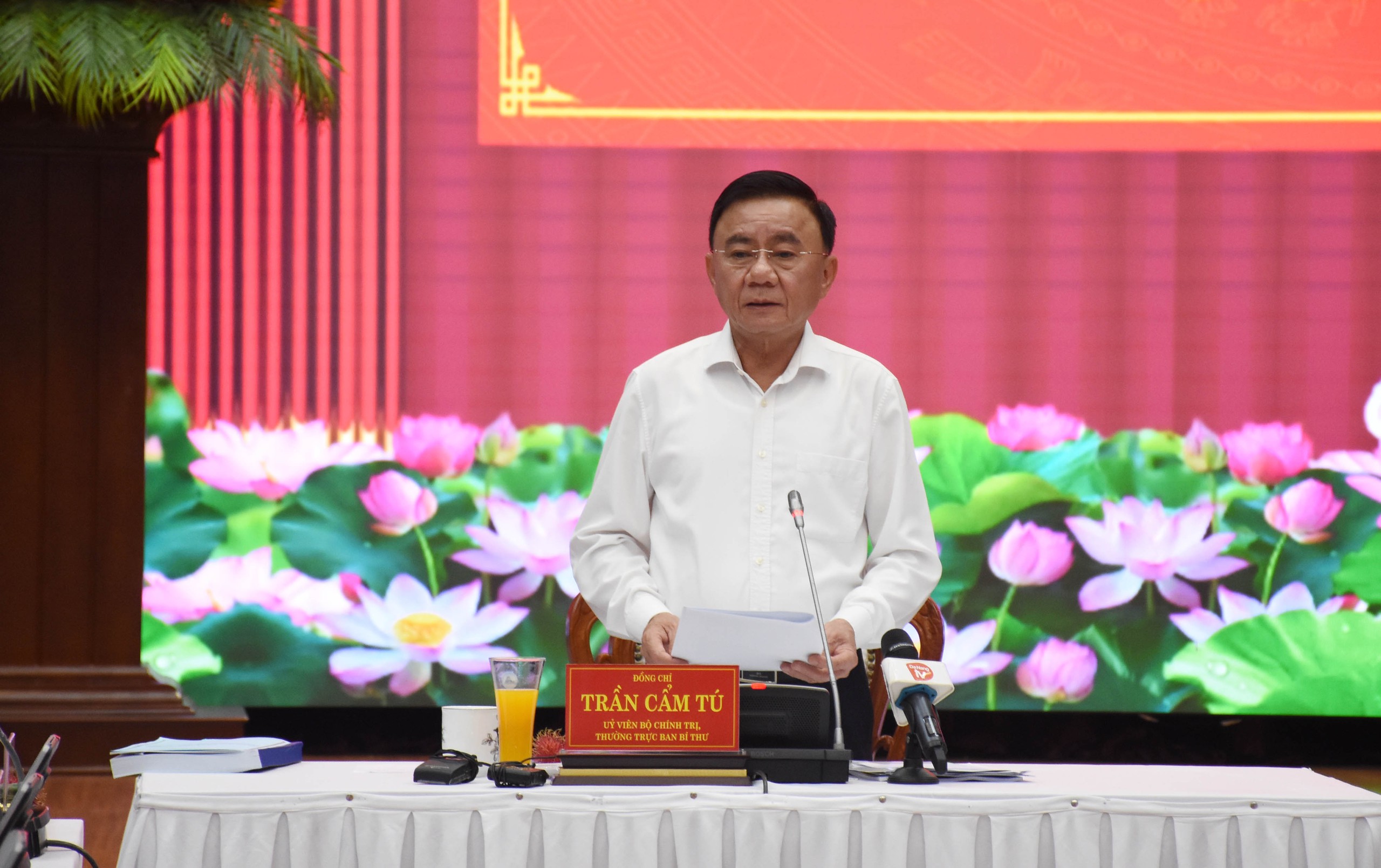 Thường trực Ban Bí thư Trần Cẩm Tú làm việc với Đà Nẵng về công tác nhân sự sau sáp nhập - Ảnh 2.