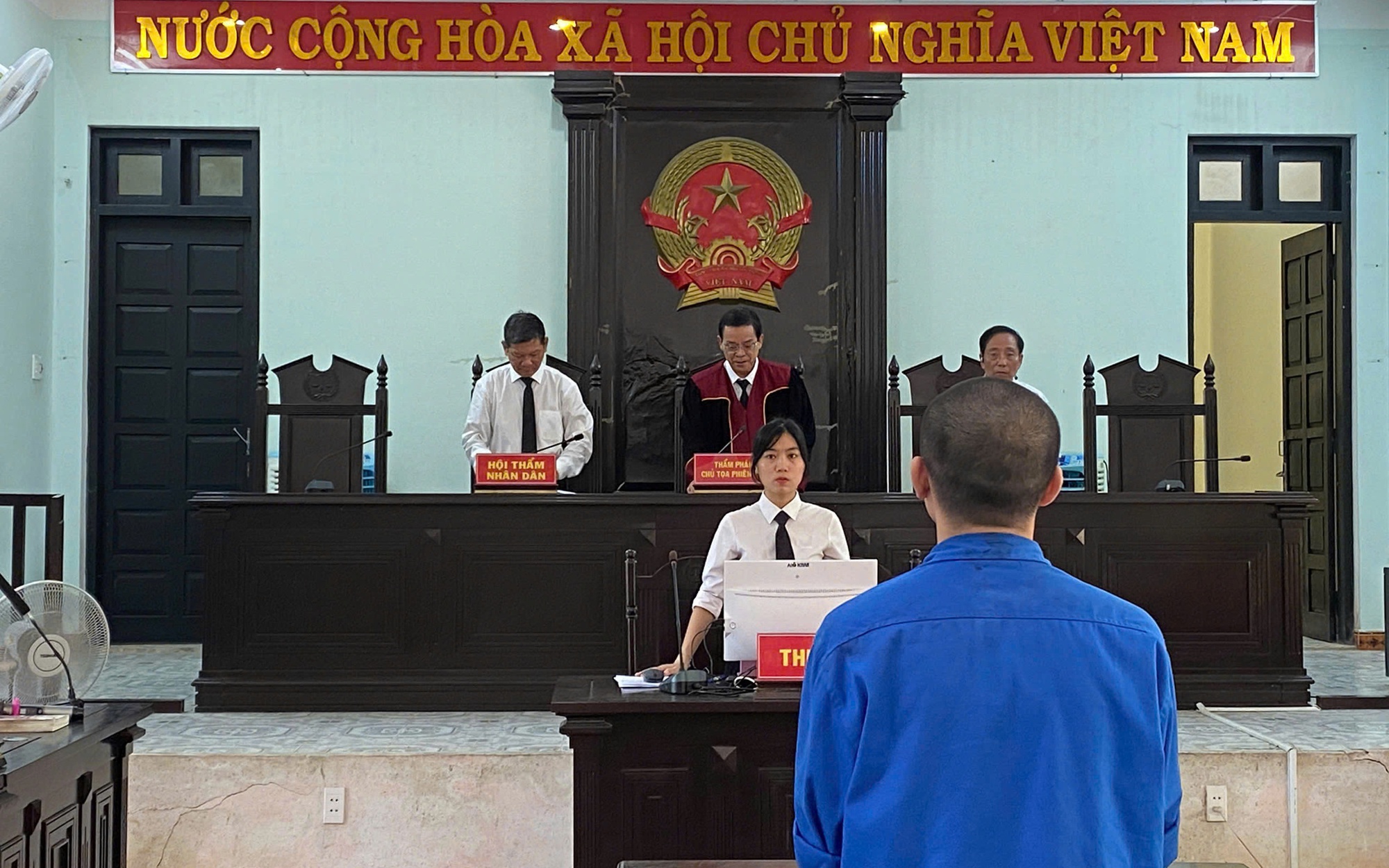 Kh&ocirc;ng tiền ti&ecirc;u x&agrave;i, thanh ni&ecirc;n mượn xe bạn đem cầm lấy tiền ăn nhậu - Ảnh 2.