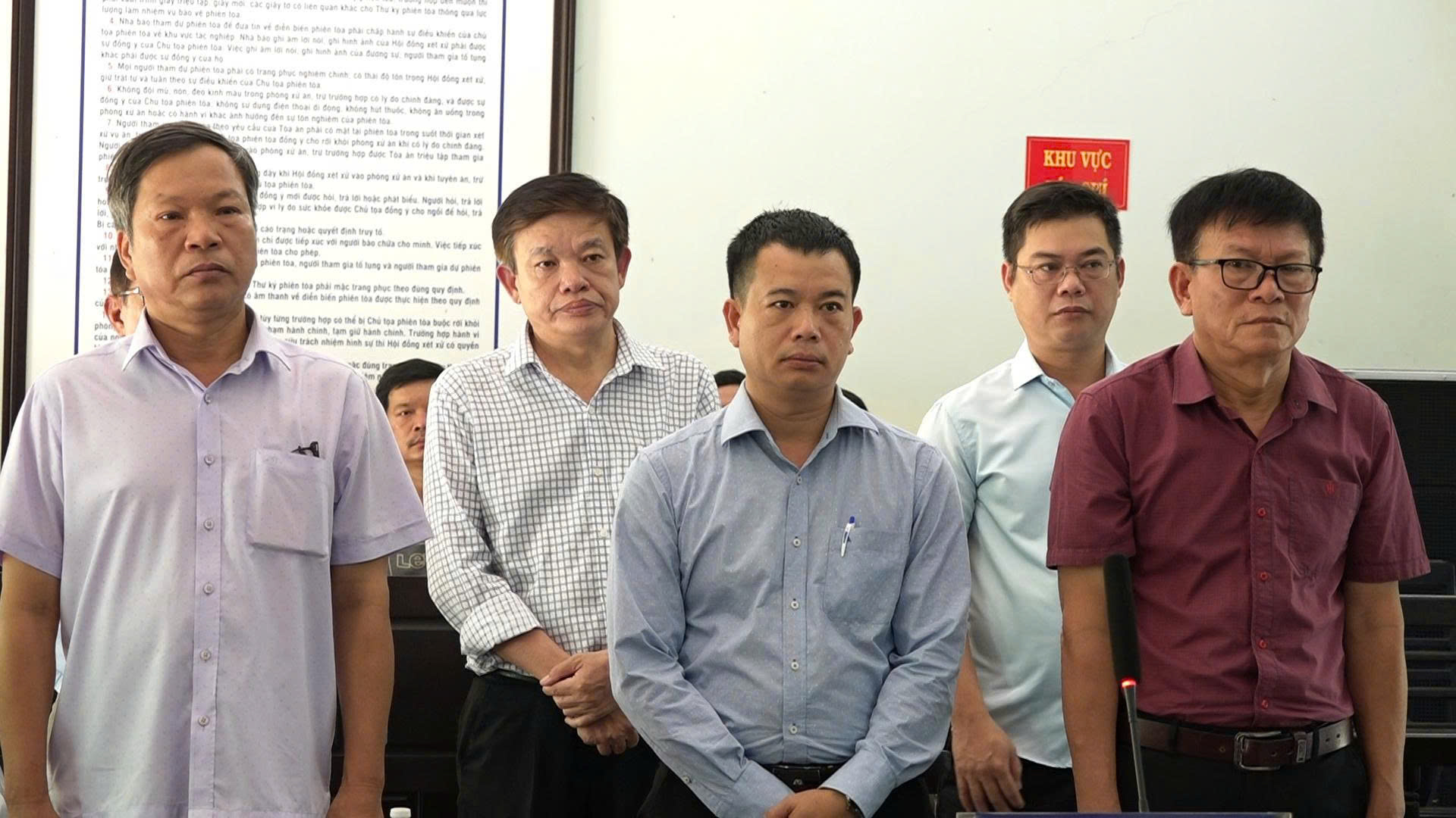 Toà tuyên án vụ án nhận hối lộ tại trung tâm đăng kiểm Huế- Ảnh 1.