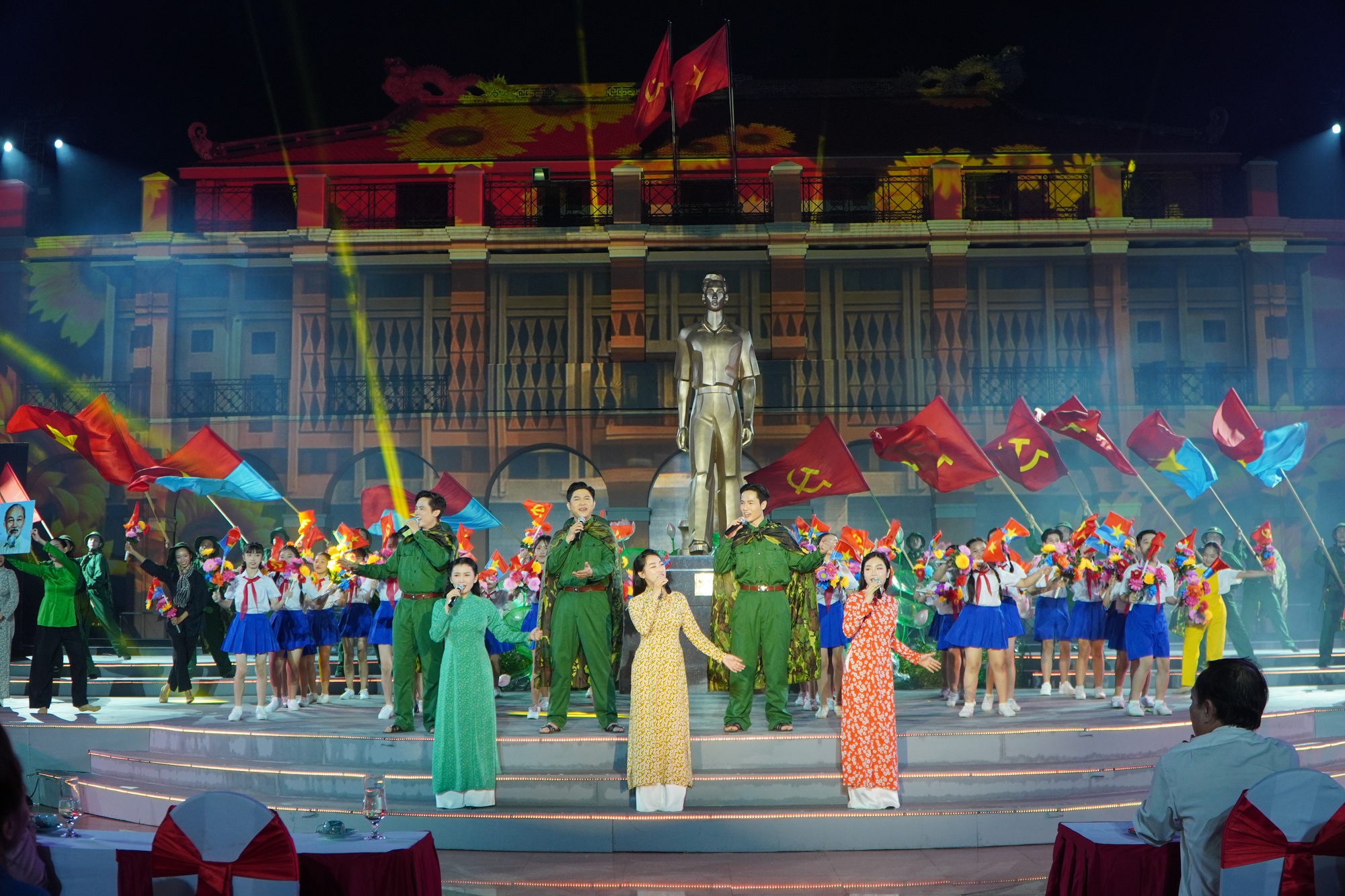 Chương tr&igrave;nh nghệ thuật &ldquo;H&agrave;nh tr&igrave;nh thế kỷ&rdquo;- Ảnh 6.