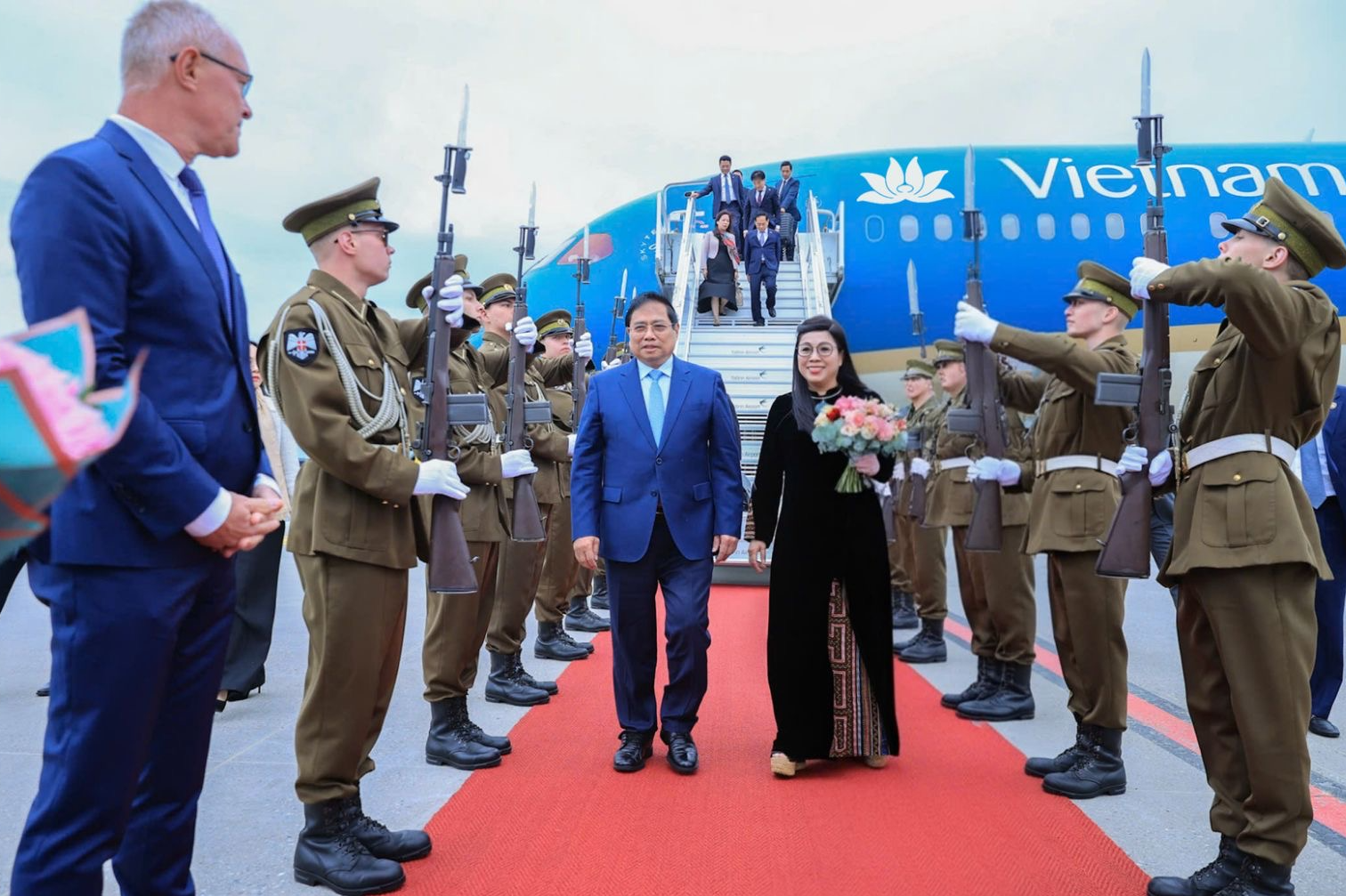 Thủ tướng Phạm Minh Ch&iacute;nh đến Estonia, điểm đầu ti&ecirc;n trong chuyến c&ocirc;ng t&aacute;c Ch&acirc;u &Acirc;u - Ảnh 2.