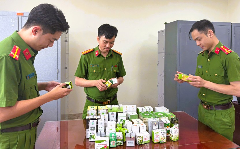 Khởi tố nữ gi&aacute;m đốc sản xuất, bu&ocirc;n b&aacute;n h&agrave;ng chục ng&agrave;n hộp thực phẩm chức năng giả- Ảnh 2.