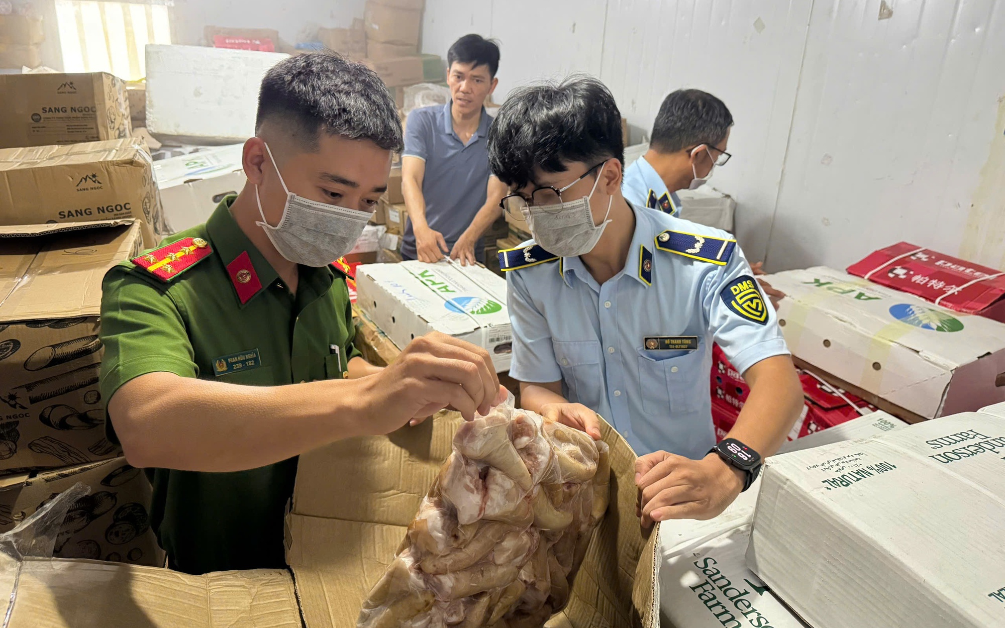 "Đột kích" kho hàng đông lạnh của Công ty Thịnh Phát Food