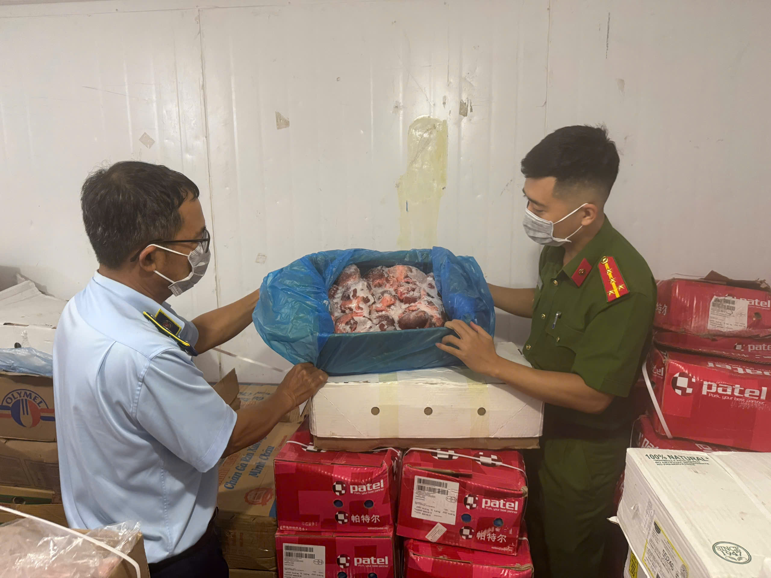 Đột k&iacute;ch kho h&agrave;ng đ&ocirc;ng lạnh của C&ocirc;ng ty Thịnh Ph&aacute;t Food ở Quảng B&igrave;nh- Ảnh 2.
