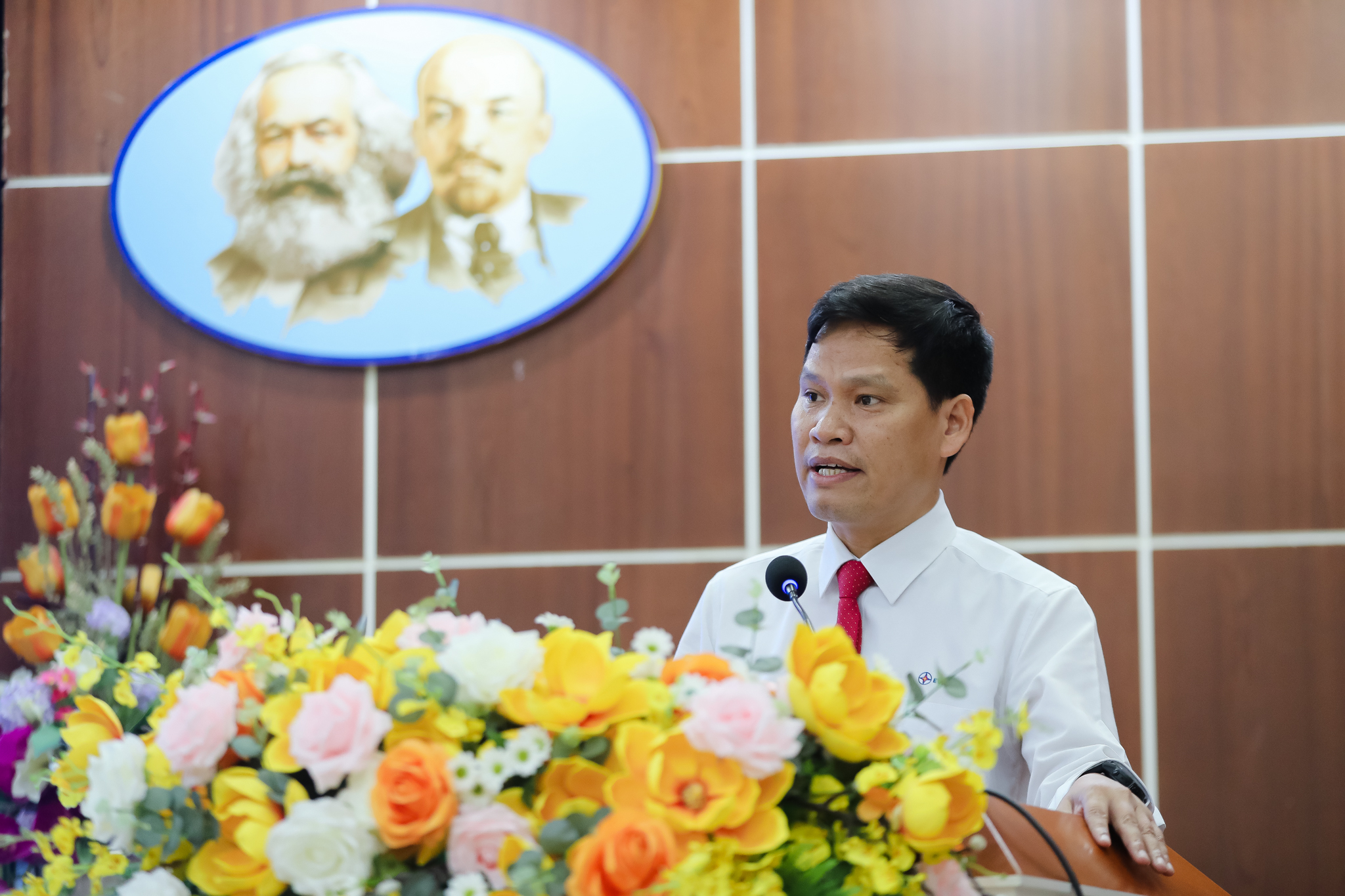 Trao giải cuộc thi ảnh "50 năm vượt nắng thắng mưa"- Ảnh 1.
