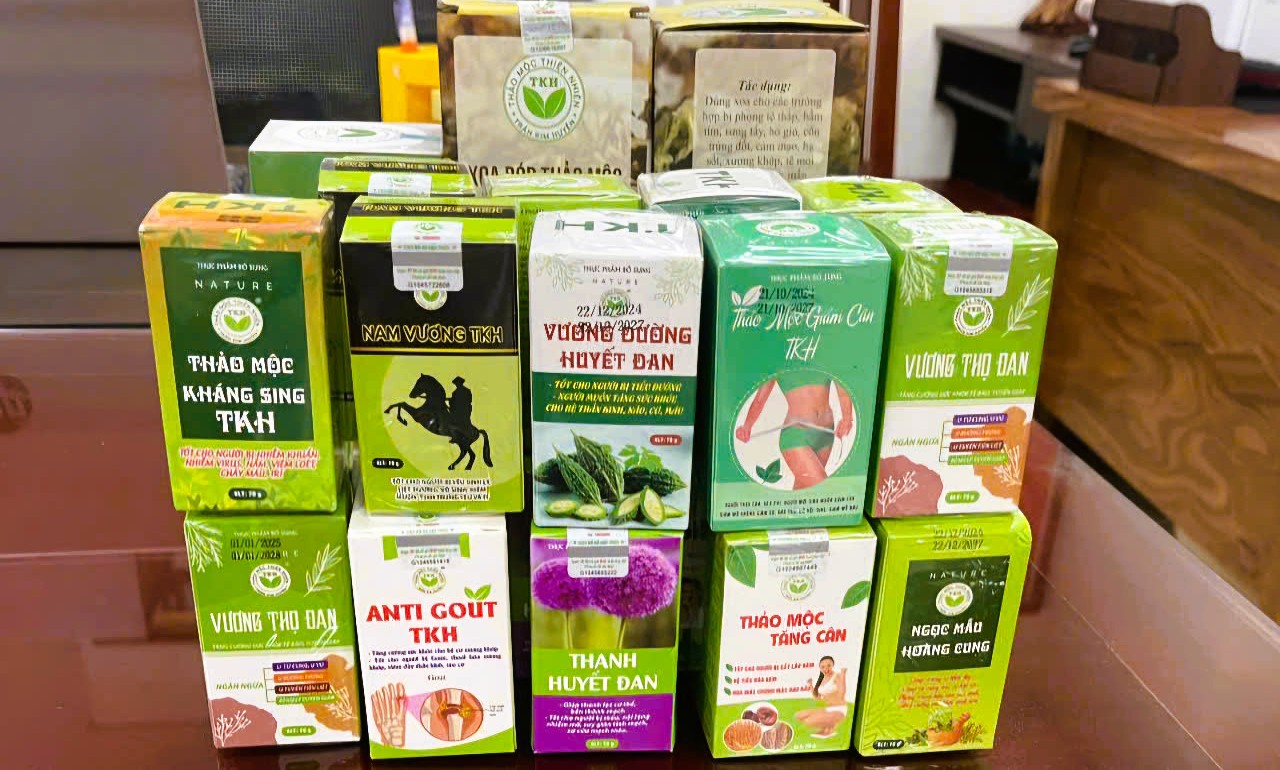Khởi tố nữ gi&aacute;m đốc sản xuất, bu&ocirc;n b&aacute;n h&agrave;ng chục ng&agrave;n hộp thực phẩm chức năng giả- Ảnh 3.