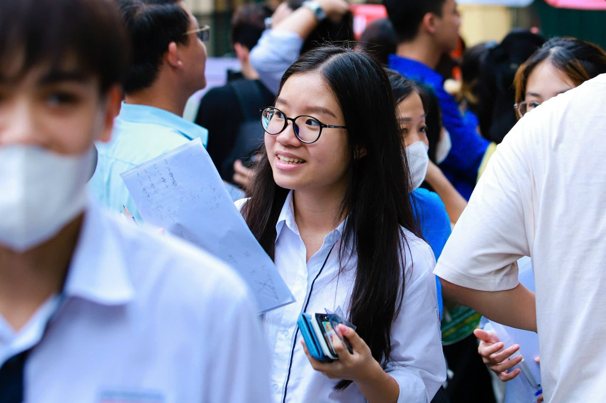 Bất ngờ bỏ tổ hợp x&eacute;t tuyển khối C: Y&ecirc;u cầu giải tr&igrave;nh - Ảnh 1.
