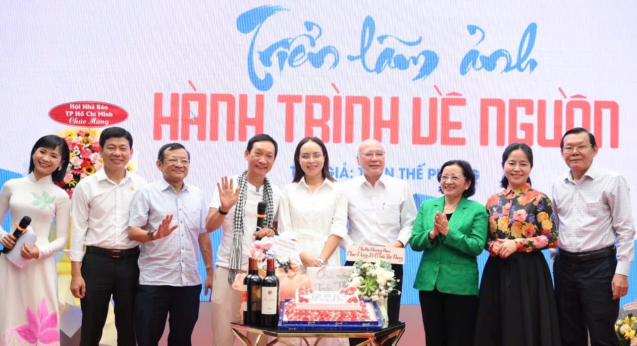 &ldquo;H&agrave;nh tr&igrave;nh về nguồn&rdquo; của Nguyễn Thế Phong - Ảnh 1.