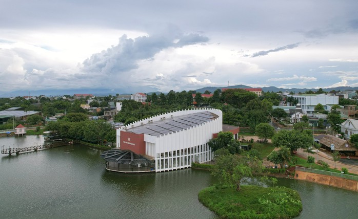 Vụ biến "đất v&agrave;ng" c&ocirc;ng vi&ecirc;n th&agrave;nh đất tư: Bắt tạm giam 2 c&aacute;n bộ - Ảnh 2.