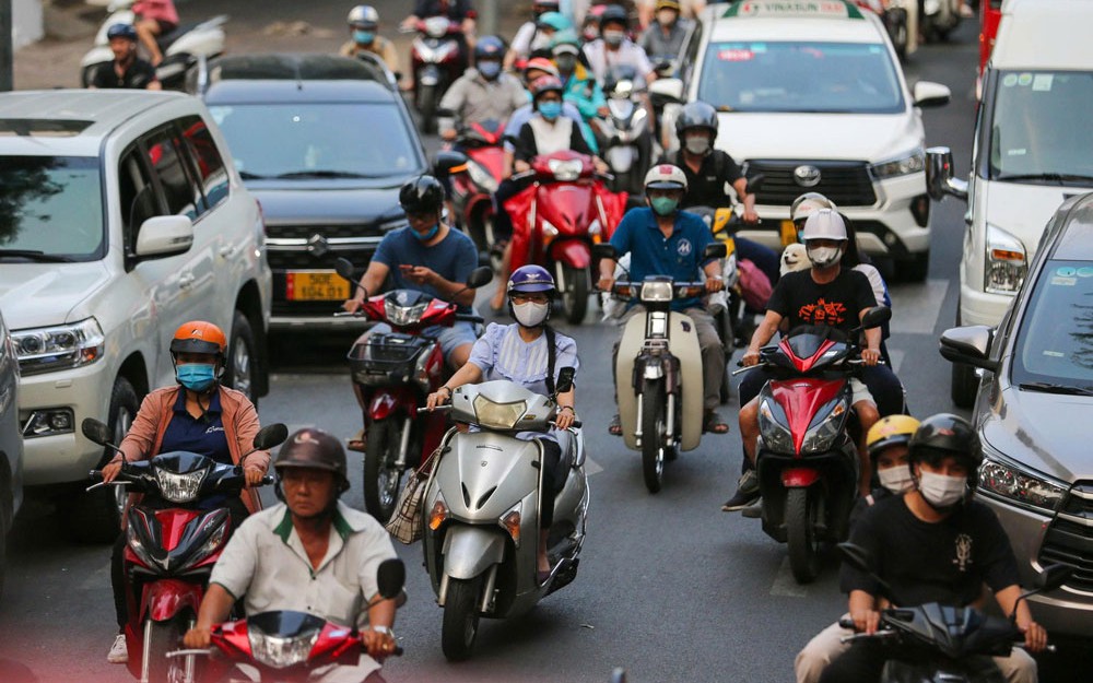 Lo "vỡ trận" kiểm định khí thải xe máy