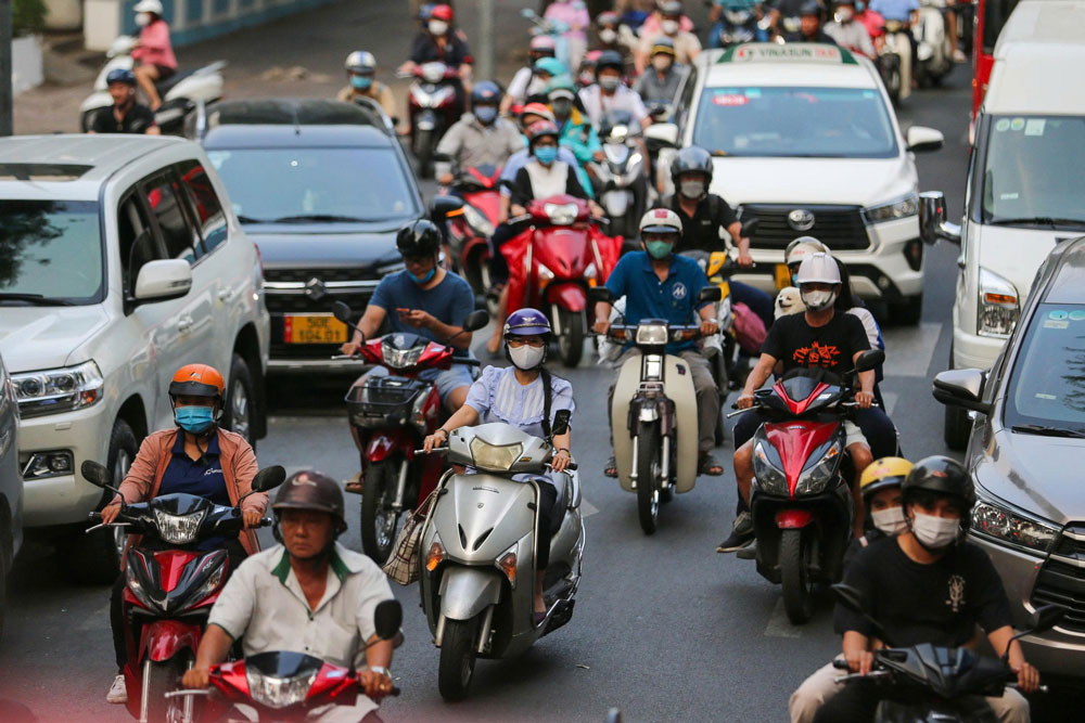 Lo "vỡ trận" kiểm định khí thải xe máy - Ảnh 1.
