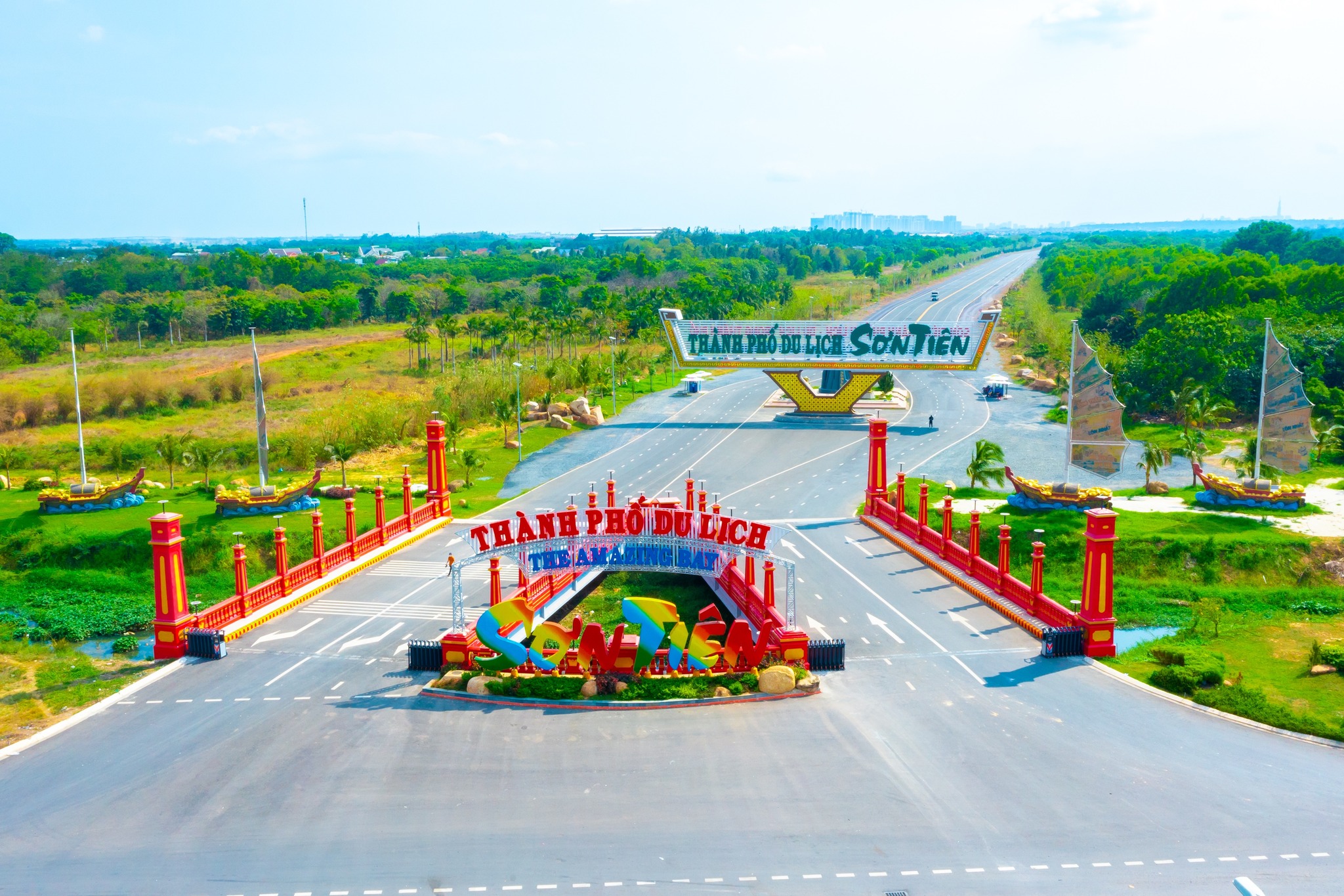 Sập giàn giáo trong Khu Du lịch Sơn Tiên, 2 người tử vong- Ảnh 1.