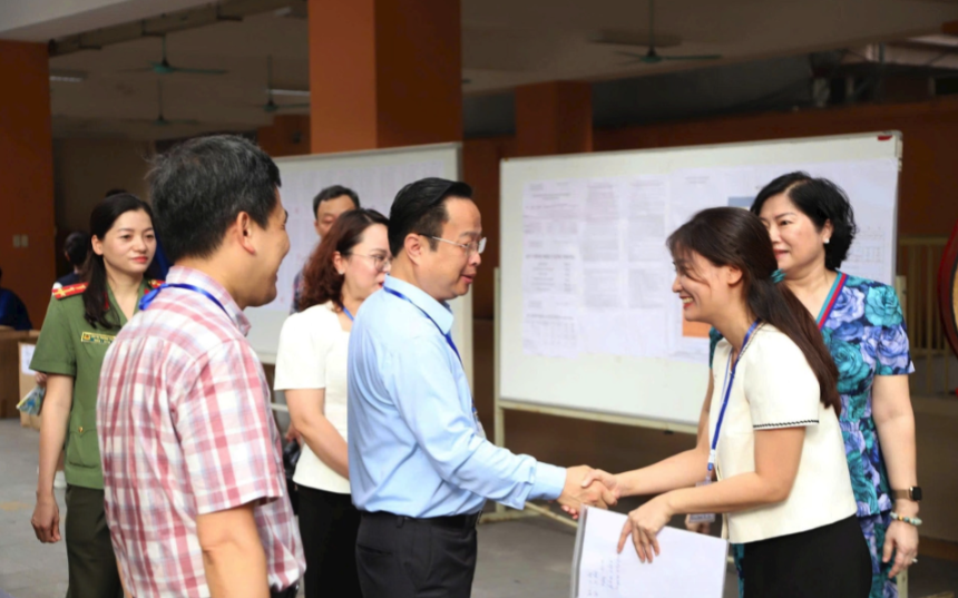 Thi lớp 10 Hà Nội: Coi thi nghiêm nhưng không căng thẳng