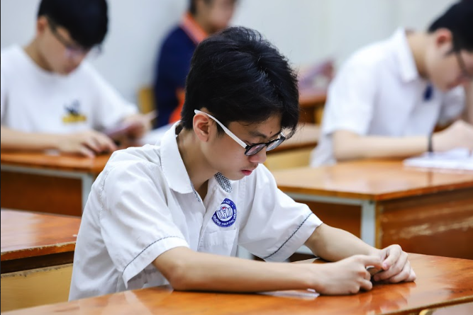 Thi lớp 10 H&agrave; Nội: Đề văn vừa sức, th&iacute; sinh kh&ocirc;ng kh&oacute; đạt điểm cao- Ảnh 5.