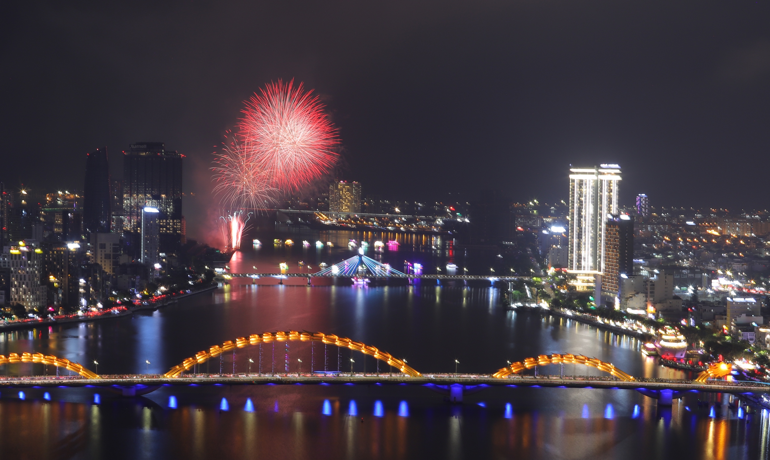 Việt Nam v&agrave; Ba Lan c&ugrave;ng vẽ n&ecirc;n bản giao hưởng ph&aacute;o hoa tr&ecirc;n bầu trời Đ&agrave; Nẵng  - Ảnh 15.