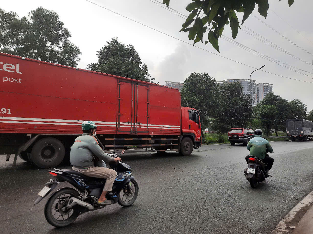 Đầu giờ chiều, TP HCM mưa dông nhiều nơi - Ảnh 2.