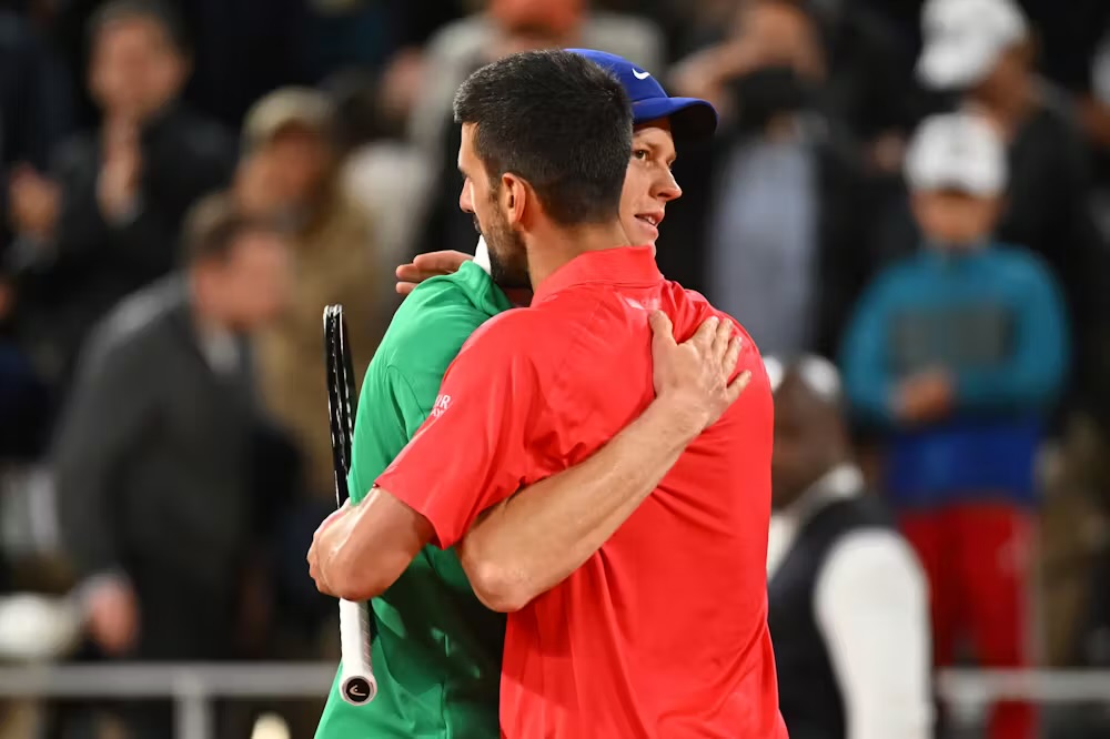 Djokovic thua Sinner lần thứ 4 li&ecirc;n tiếp, &uacute;p mở khả năng trở lại Roland Garros- Ảnh 2.