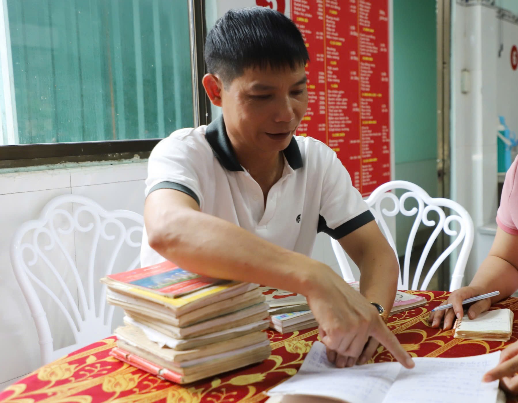 Hộ kinh doanh đã được 2 xã, thị trấn trả nợ tiền cơm tiếp khách, văn phòng phẩm - Ảnh 1.
